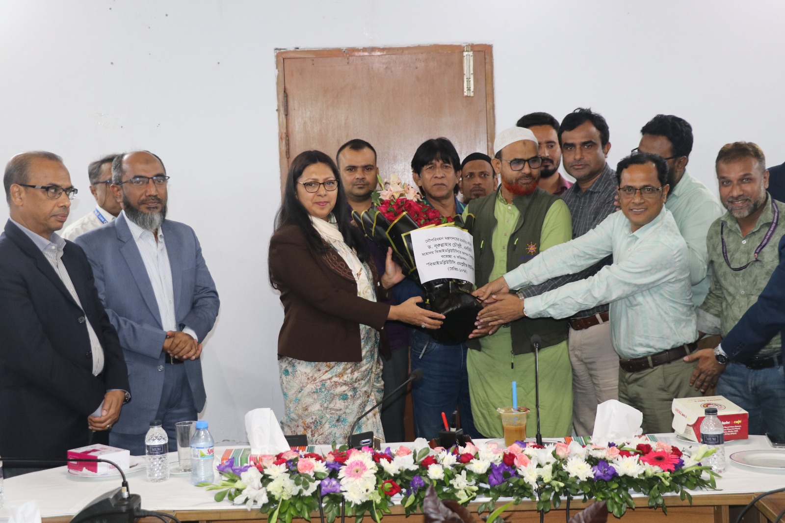 নৌপরিবহন মন্ত্রণালয়ের সচিব ড. নূরুন্নাহার চৌধুরী গত ২৪ নভেম্বর২০২৫ বিআইডব্লিউটিসি'র প্রধান কার্যালয় পরিদর্শন ও মতবিনিময় সভা করেন। উক্ত সভায় সংস্থার সম্মানিত চেয়ারম্যান জনাব মোঃ সলিম উল্লাহ মহোদয়,সকল পরিচালকবৃন্দ,বিভিন্ন বিভাগের কর্মকর্তা-কর্মচারীগণ ও বিআইডব্লিউটিসি'র এমপ্লয়ীজ ইউনিয়নের নেতৃবৃন্দ উপস্থিত ছিলেন।