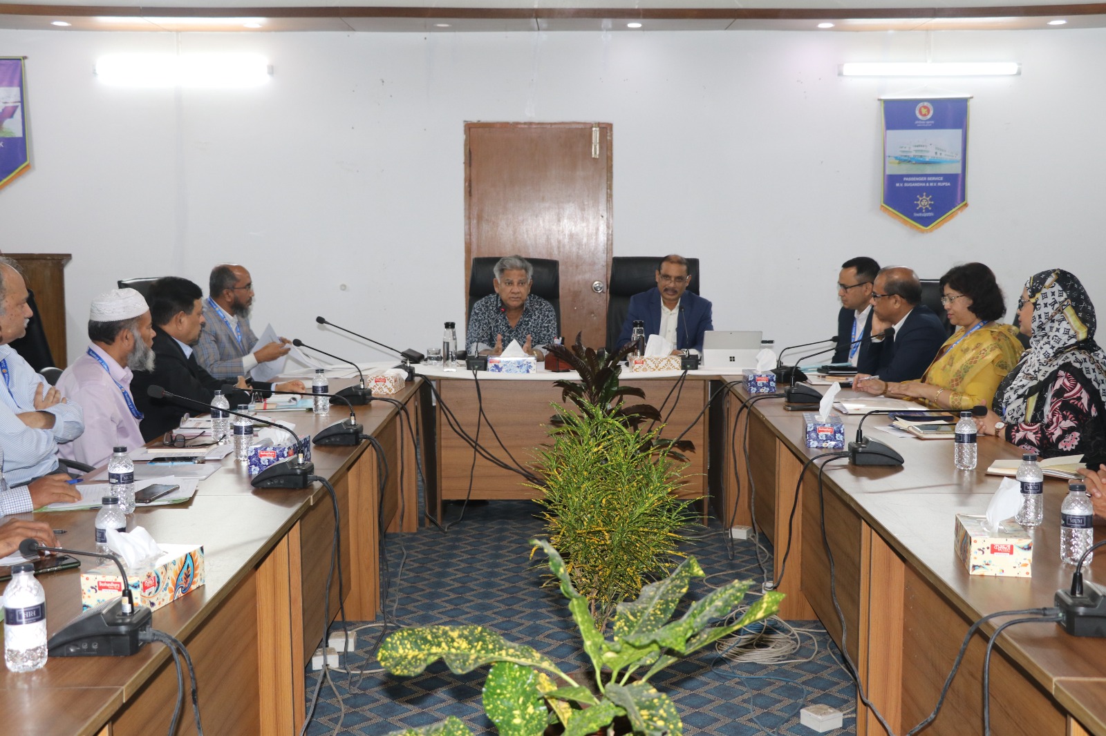 নৌপরিবহন মন্ত্রণালয় এবং শ্রম ও কর্মসংস্হাপন মন্ত্রণালয়ের মাননীয় উপদেষ্টা ব্রিগেডিয়ার জেনারেল (অব:) ড. এম সাখাওয়াত হোসেন ১২ অক্টোবর বাংলাদেশ অভ্যন্তরীণ নৌপরিবহন কর্পোরেশন-বিআইডব্লিউটিসি’র প্রধান কার্যালয় পরিদর্শন শেষে সম্মেলন কক্ষে কর্মকর্তা-কর্মচারীদের সাথে মতবিনিময় সভা করেন।
