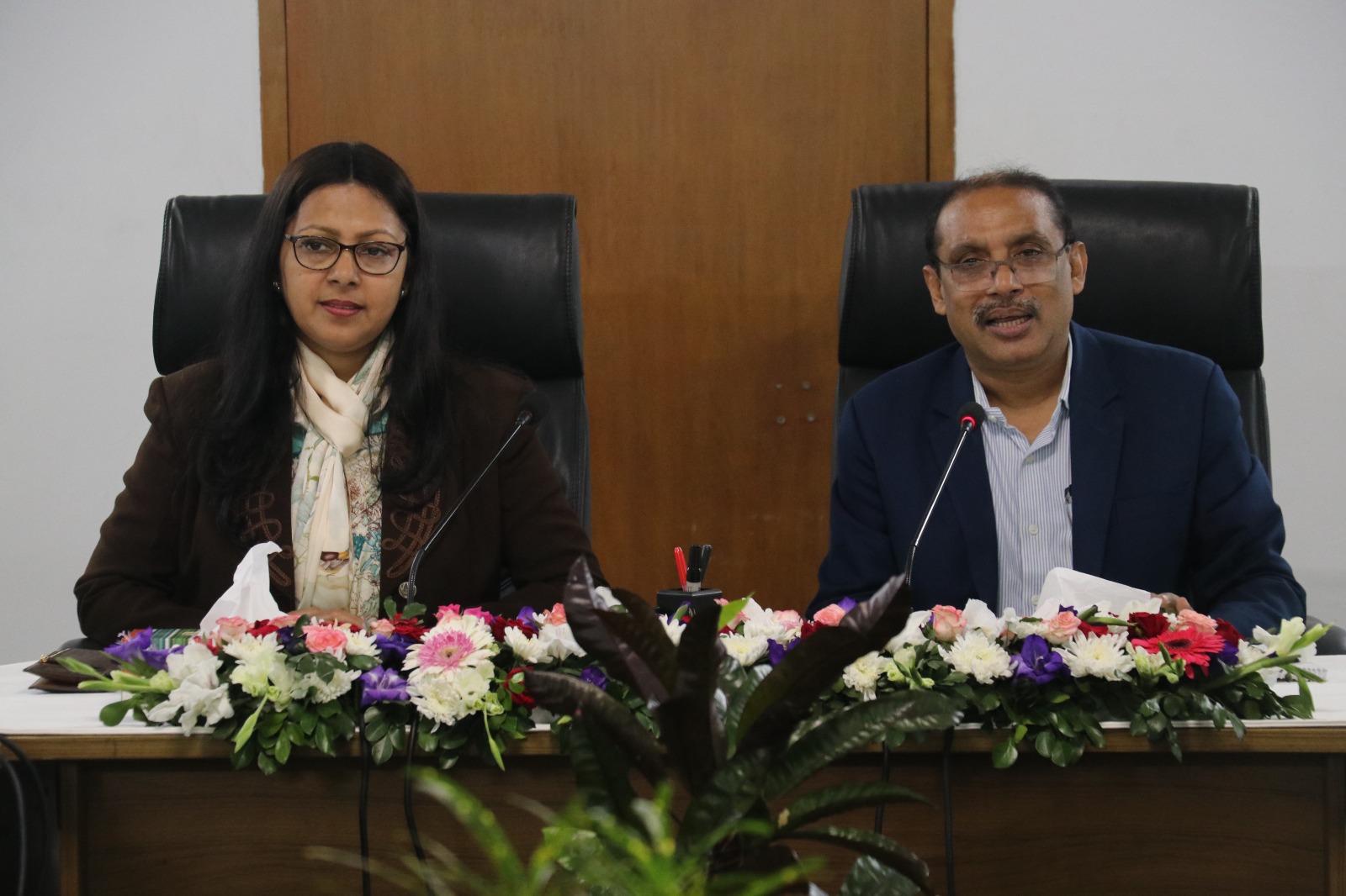 নৌপরিবহন মন্ত্রণালয়ের সচিব ড. নূরুন্নাহার চৌধুরী গত ২৪ নভেম্বর২০২৫ বিআইডব্লিউটিসি'র প্রধান কার্যালয় পরিদর্শন ও মতবিনিময় সভা করেন। উক্ত সভায় সংস্থার সম্মানিত চেয়ারম্যান জনাব মোঃ সলিম উল্লাহ মহোদয়,সকল পরিচালকবৃন্দ,বিভিন্ন বিভাগের কর্মকর্তা-কর্মচারীগণ ও বিআইডব্লিউটিসি'র এমপ্লয়ীজ ইউনিয়নের নেতৃবৃন্দ উপস্থিত ছিলেন।