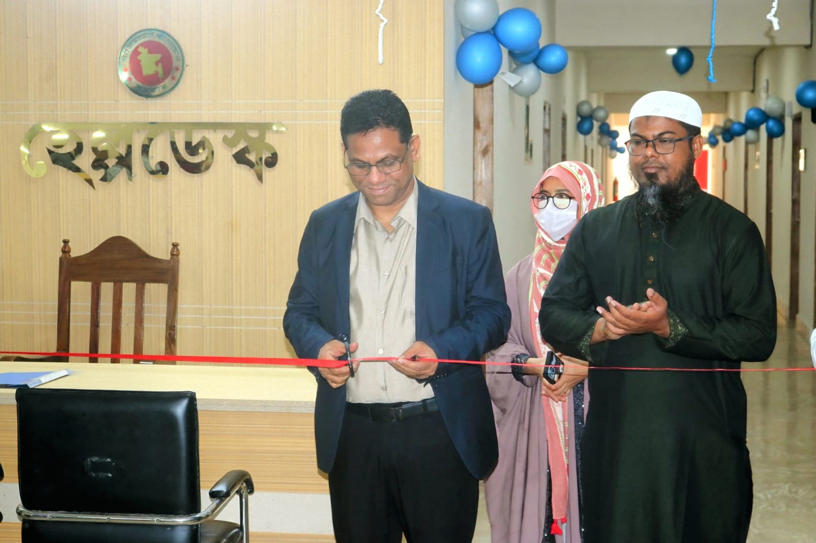 বাংলাদেশ কর্মচারী কল্যাণ বোর্ড, বিভাগীয় কার্যালয় খুলনা এর সেবা সপ্তাহ উদ্বোধন, হেল্প ডেস্ক পরিদর্শন এবং অভ্যন্তরীন প্রশিক্ষণের সেশন পরিচালনা করেন সম্মানিত বিভাগীয় কমিশনার মহোদয়, মোঃ ফিরোজ সরকার