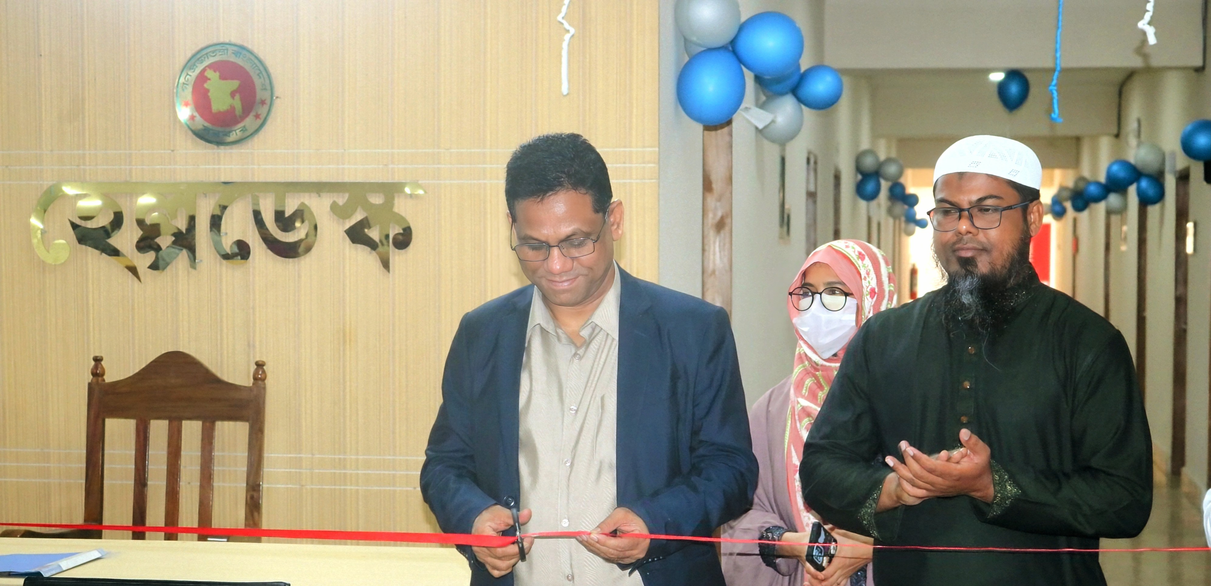 বাংলাদেশ কর্মচারী কল্যাণ বোর্ড, বিভাগীয় কার্যালয় খুলনা এর সেবা সপ্তাহ উদ্বোধন, হেল্প ডেস্ক পরিদর্শন এবং অভ্যন্তরীন প্রশিক্ষণের সেশন পরিচালনা করেন বিভাগীয় কমিশনার মহোদয়, মোঃ ফিরোজ সরকার।