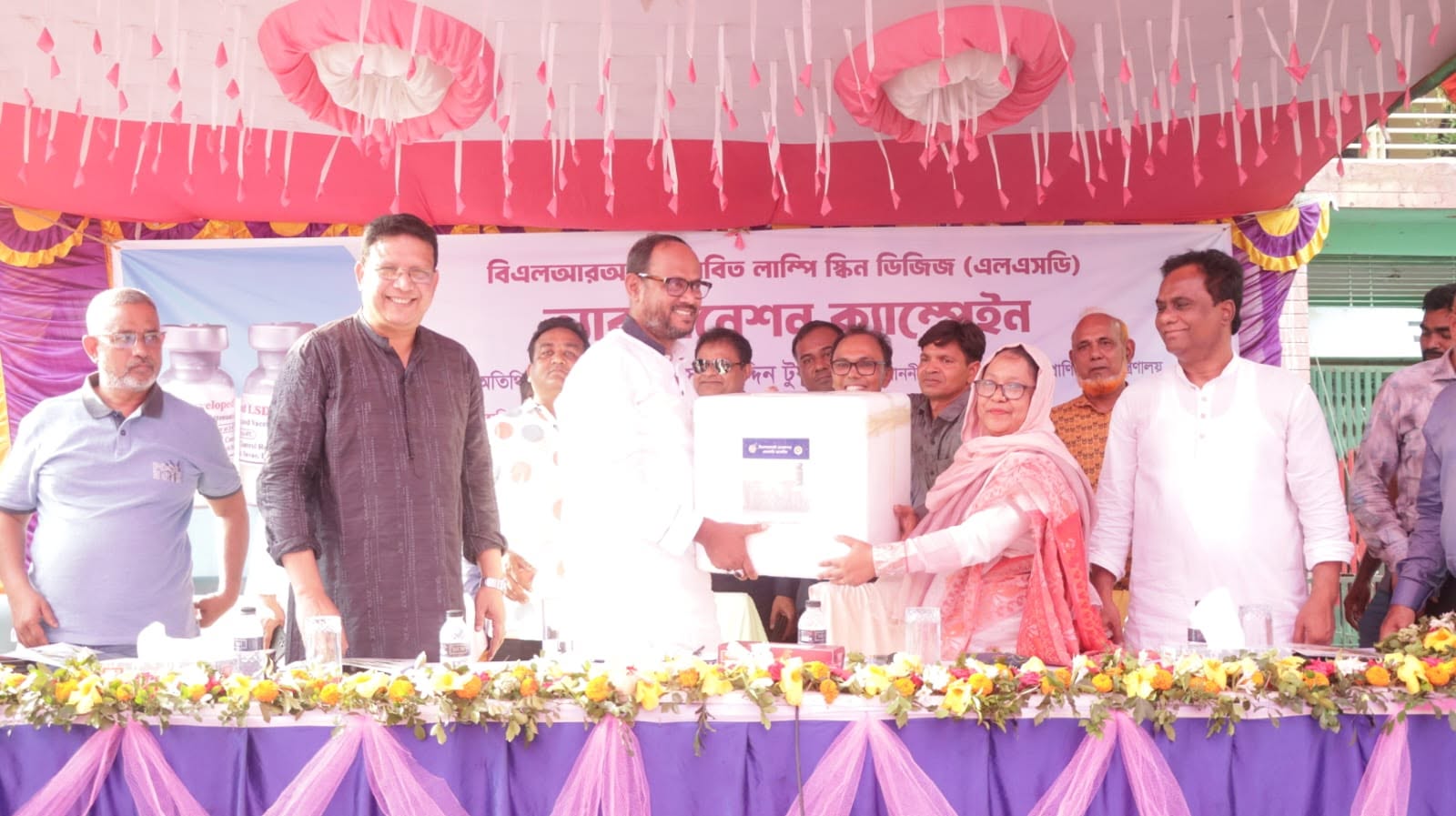 টাঙ্গাইলে বিএলআরআই উদ্ভাবিত এলএসডি ভ্যাকসিনের ভ্যাকসিনেশন ক্যাম্পেইন এবং টিকাদান কার্যক্রম উদ্বোধন করেন মৎস্য ও প্রাণিসম্পদ প্রতিমন্ত্রী জনাব সুলতান সালাউদ্দিন টুকু, এমপি