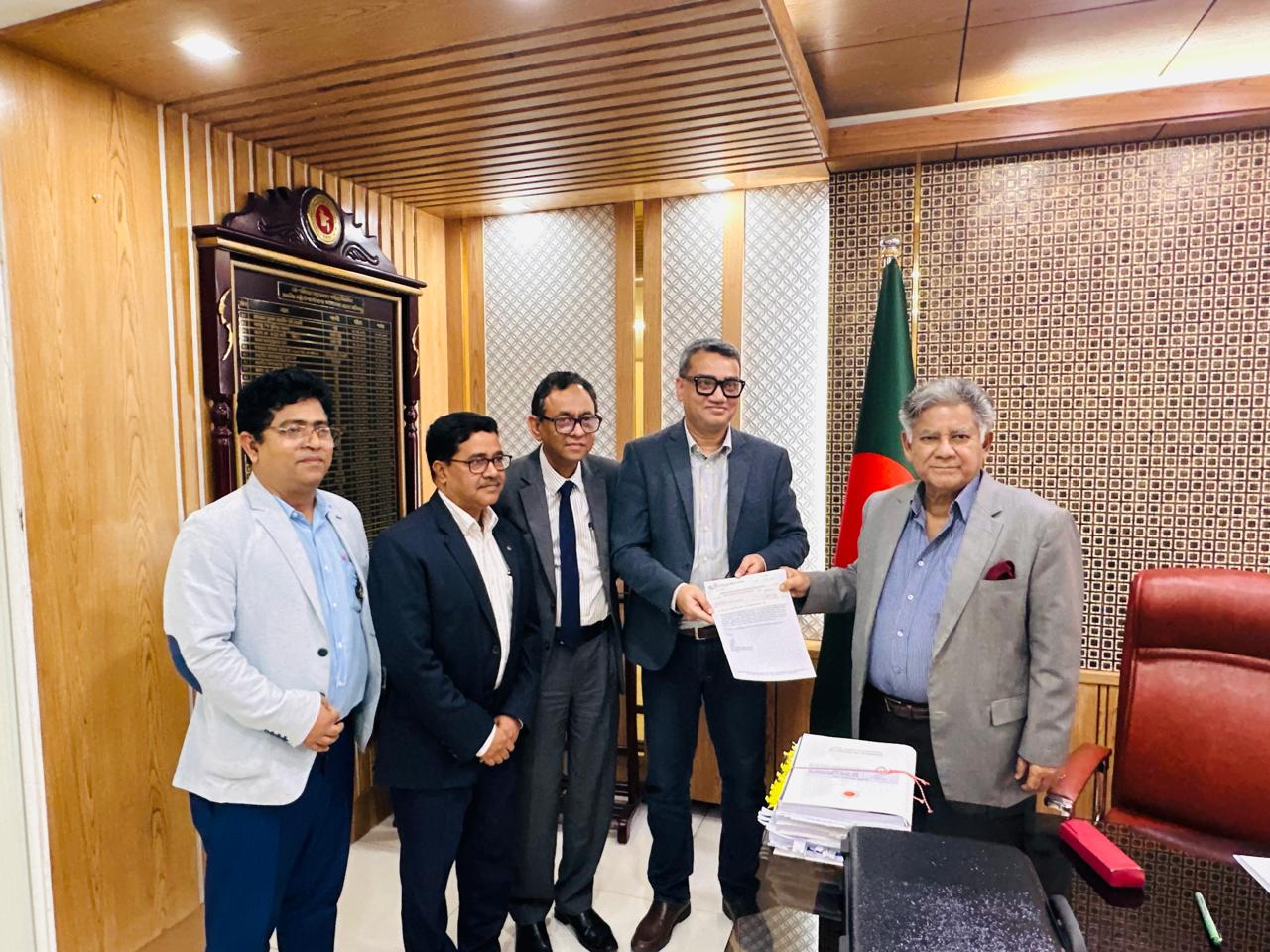 বাটা সু কোম্পানি (বাংলাদেশ) লিমিটেড থেকে বাংলাদেশ শ্রমিক কল্যাণ ফাউন্ডেশন তহবিলে ২টি চেক গ্রহণ করেন শ্রম ও কর্মসংস্থান মন্ত্রণালয়ের মাননীয় উপদেষ্টা ব্রিগেডিয়ার জেনারেল (অব:) ড. এম সাখাওয়াত হোসেন