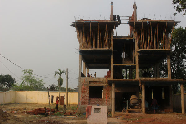 নির্মাণাধীন অফিস ভবন