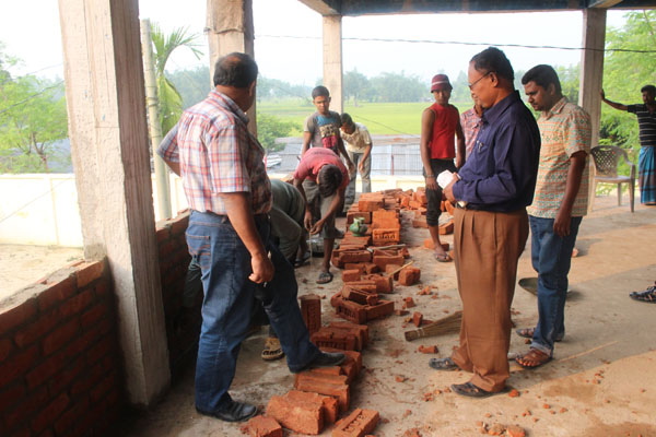 অফিস ভবন নির্মান কাজ।