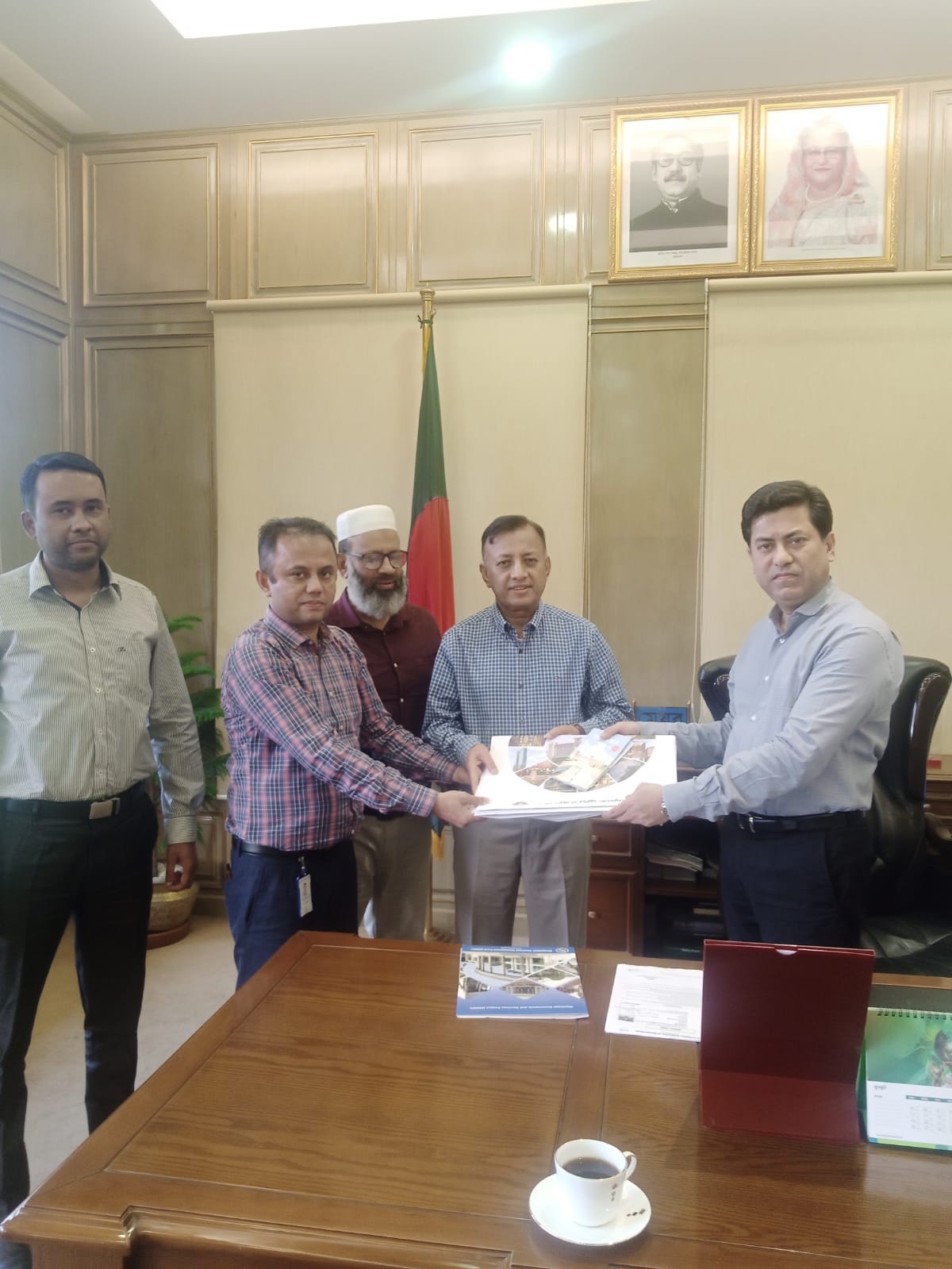 ঢাকা দক্ষিন সিটিকর্পেোরেশনের মেয়র মহোদয়ের সাথে সভা