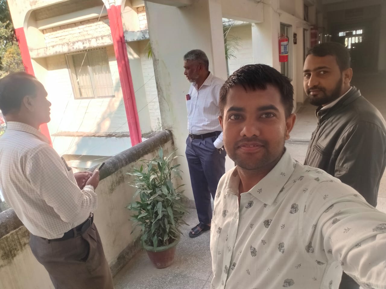 উপজেলা পর্যায়ে নব যোগদানকৃত কর্মচারীদের স্ত্রিরছবি