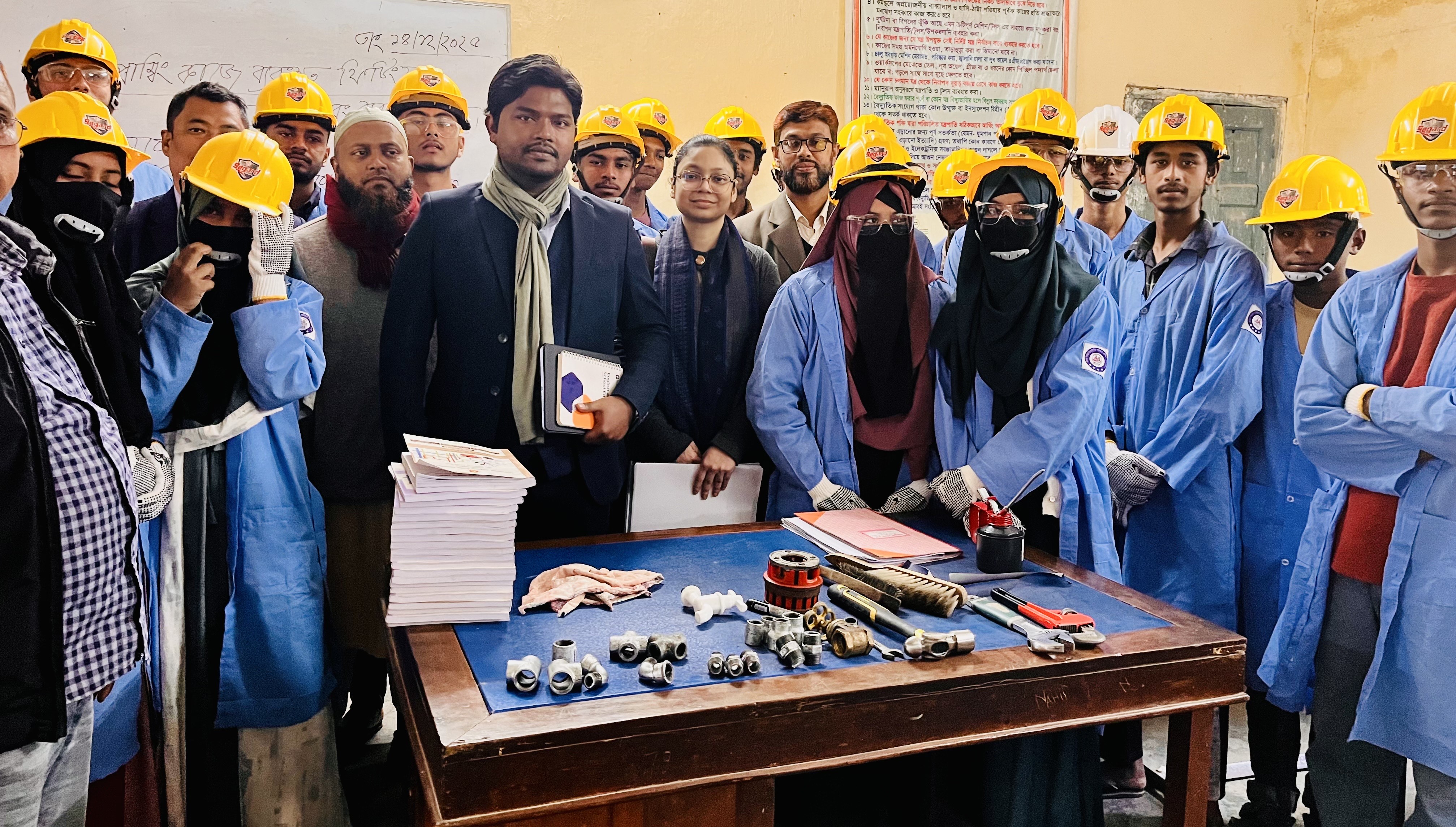 কার্যকর সাক্ষরতা ও ব্যবহারিক কর্মদক্ষতা প্রশিক্ষণ