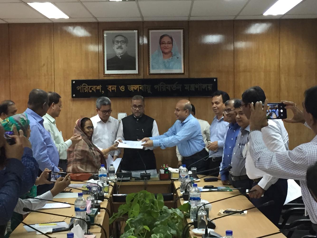 পরিবেশ, বন ও জলবায়ু পরিবর্তন মন্ত্রনালয় এবং বাংলাদেশ ন্যাশনাল হারবেরিয়ামের মধ্যে বার্ষিক কর্মসম্পাদন চুক্তি স্বাক্ষর
