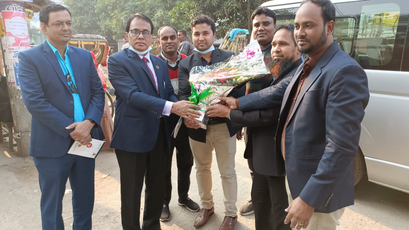 প্রধান নিয়ন্ত্রক মহোদয় স্যারের বগুড়া দপ্তরে আগমন উপলক্ষে ফুলের শুভেচ্ছা