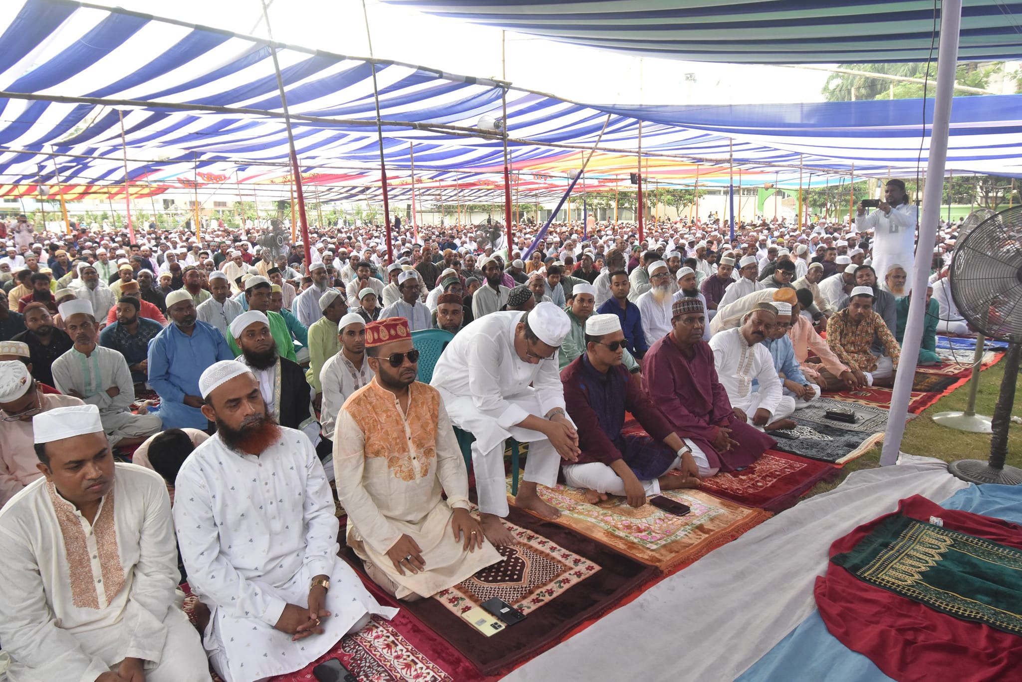বগুড়া জেলার সর্বস্তরের সম্মানিত জনগণসহ সকলকে জেলা প্রশাসন, বগুড়ার পক্ষ হতে পবিত্র ঈদ উল আযহা'র শুভেচ্ছা। # বগুড়া সূত্রাপুর কেন্দ্রীয় ঈদগাহ মাঠ #