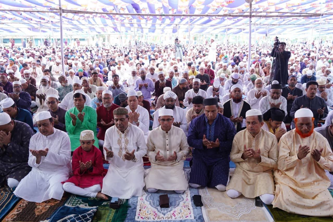 বগুড়া জেলার সর্বস্তরের সম্মানিত জনগণসহ সকলকে জেলা প্রশাসন, বগুড়ার পক্ষ হতে পবিত্র ঈদ উল আযহা'র শুভেচ্ছা। # বগুড়া সূত্রাপুর কেন্দ্রীয় ঈদগাহ মাঠ #