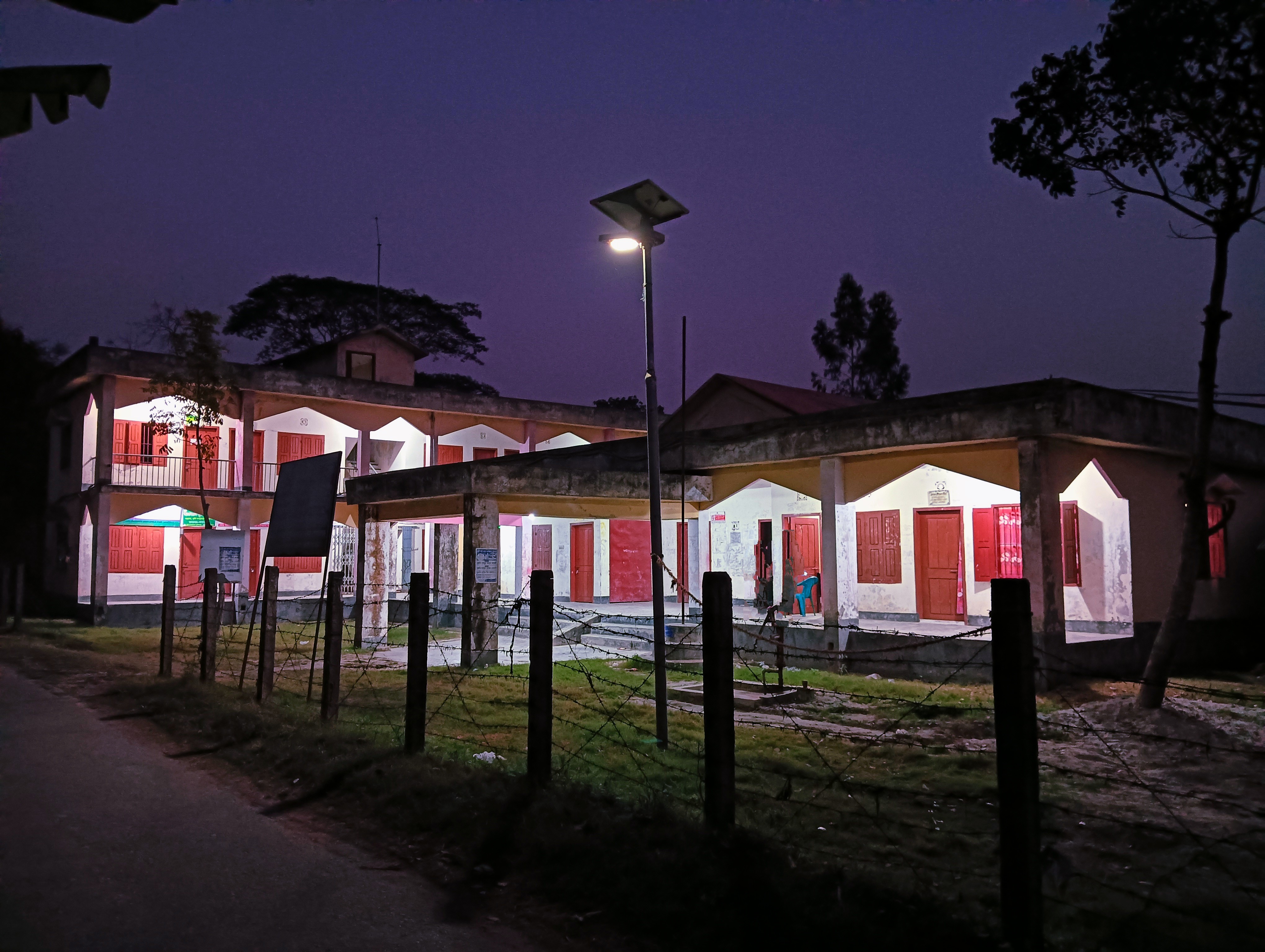 রাতের ঝলমলে ইউপি কমপ্লেক্স ভবন