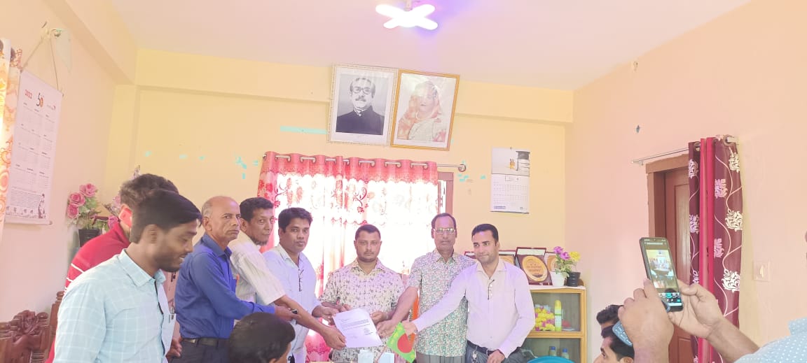 সচিবের যোগদানের ছবি