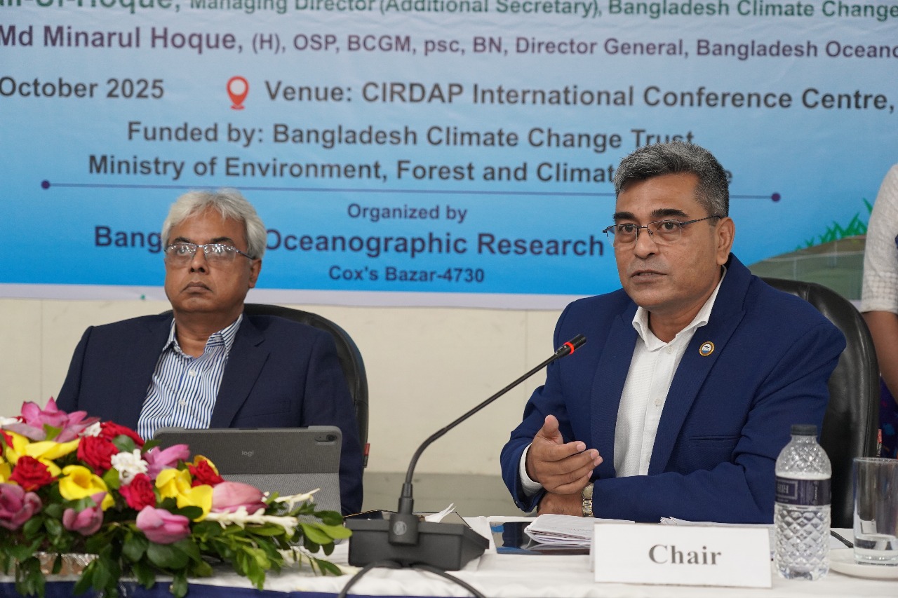 ১২ অক্টোবর ২০২৫ খ্রী. তারিখে অনুষ্ঠিত ‘বাংলাদেশ উপকূলের ম্যানগ্রোভ ও টাইডাল সল্টমার্শ বাস্তুতন্ত্রের ব্লু কার্বন স্টক মূল্যায়ন এবং জলবায়ু পরিবর্তনের প্রেক্ষিতে তাদের প্রতিক্রিয়া নিরূপণ’ শীর্ষক কর্মশালায় প্রধান অতিথি হিসেবে উপস্থিত ছিলেন বিজ্ঞান ও প্রযুক্তি মন্ত্রণালয়ের সচিব মোঃ আনোয়ার হোসেন।