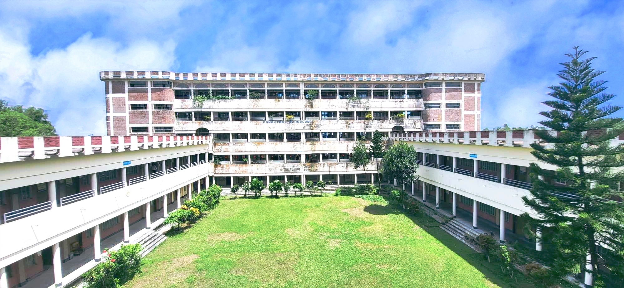 অভ্যন্তরীণ মাঠ