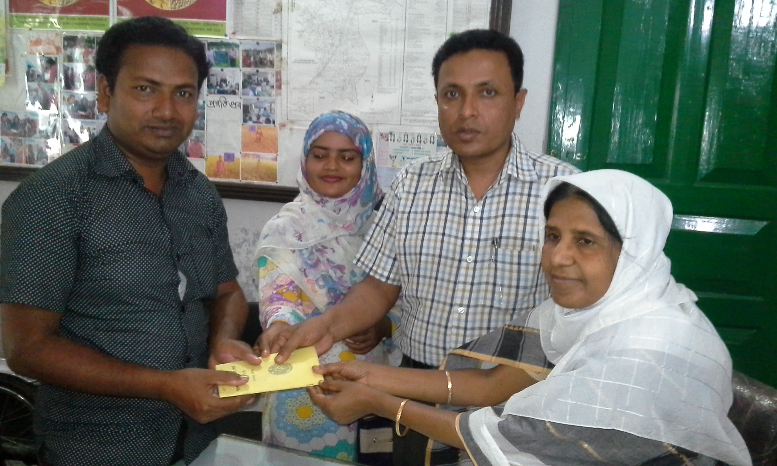 পূর্ব তূলশীপুর কৃষক সমবায় সমিতি লিঃ এর ঋণ বিতরন