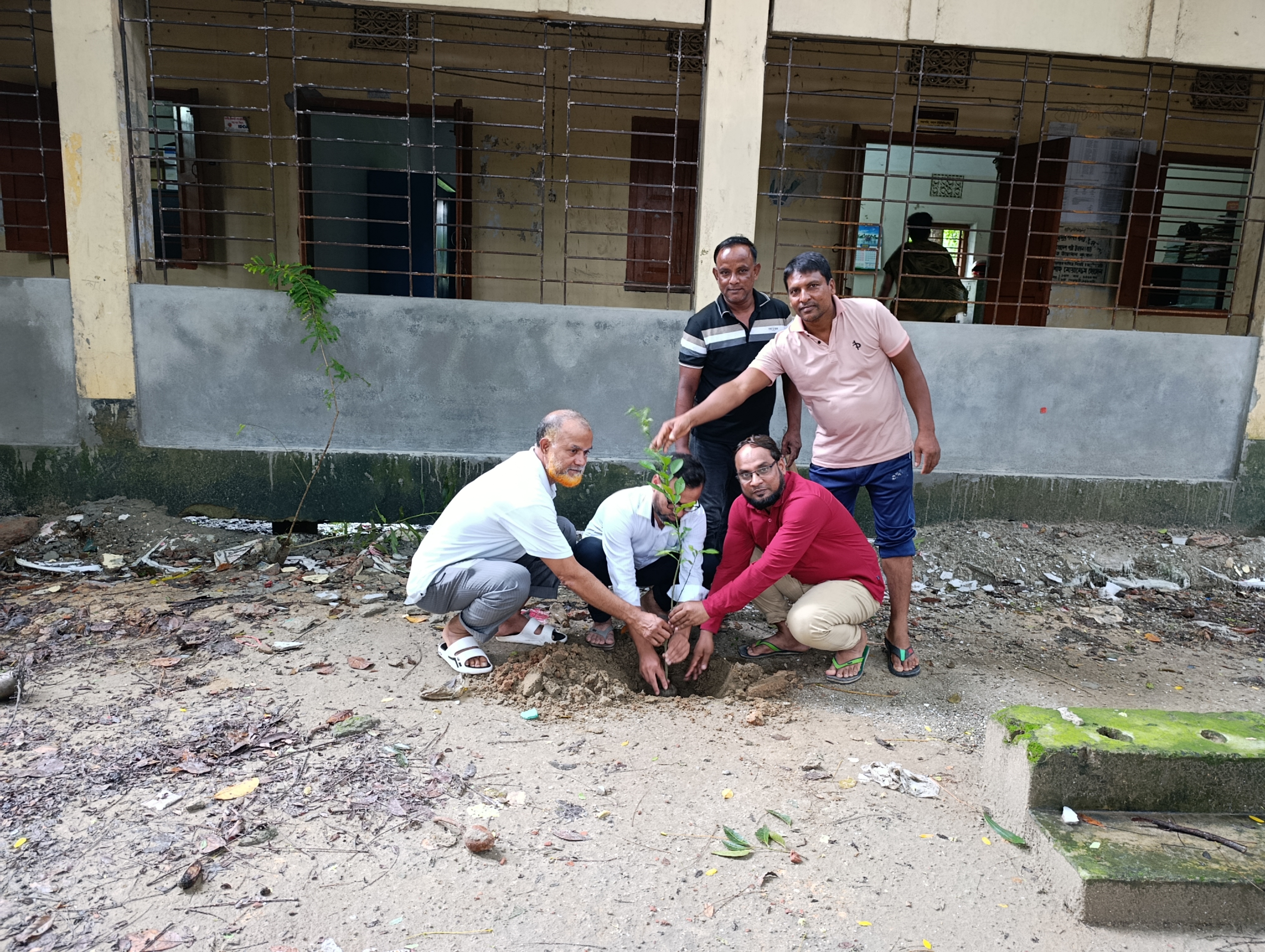 তারোন্যের উৎসব ২০২৫ উদযাপন উপলক্ষ্যে বিআরডিবি পলাশ কর্তৃক বৃক্ষরোপন কর্মসূচী