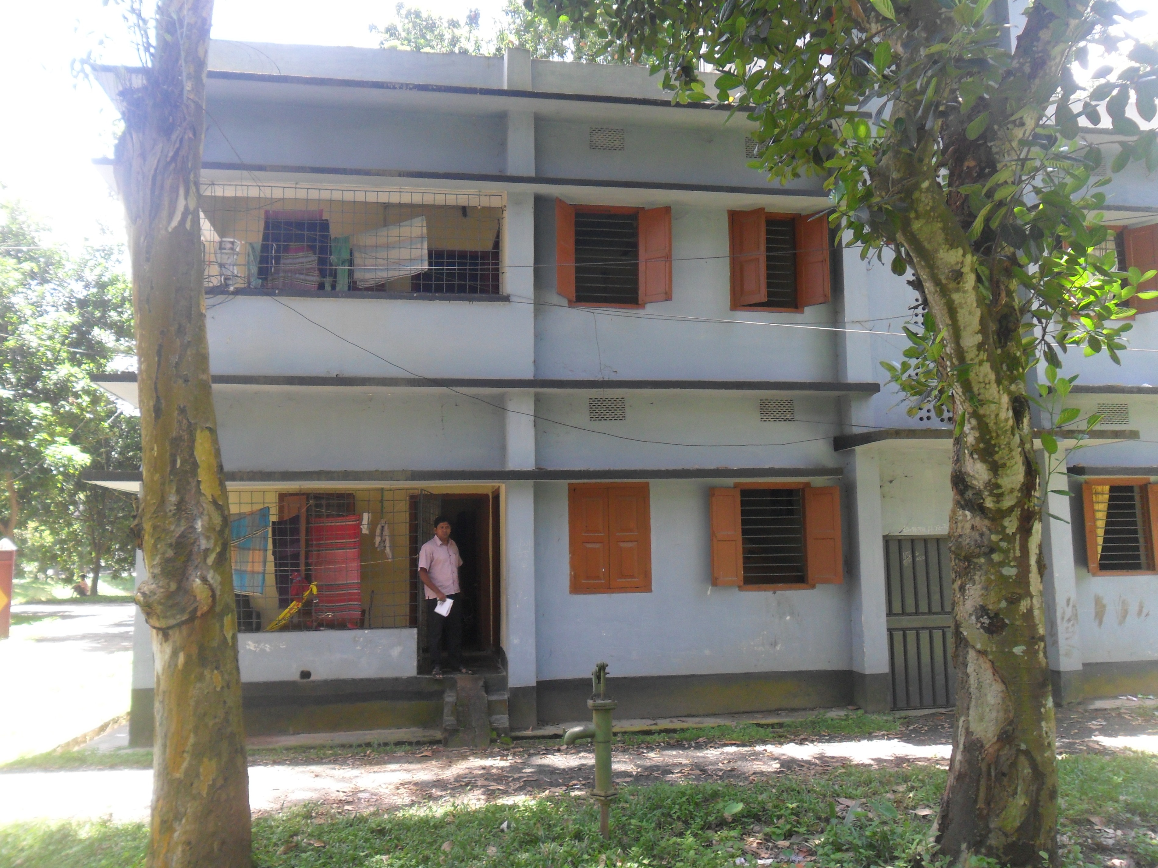 জোড়া বাড়ীর দ্বিতীয় ভবন