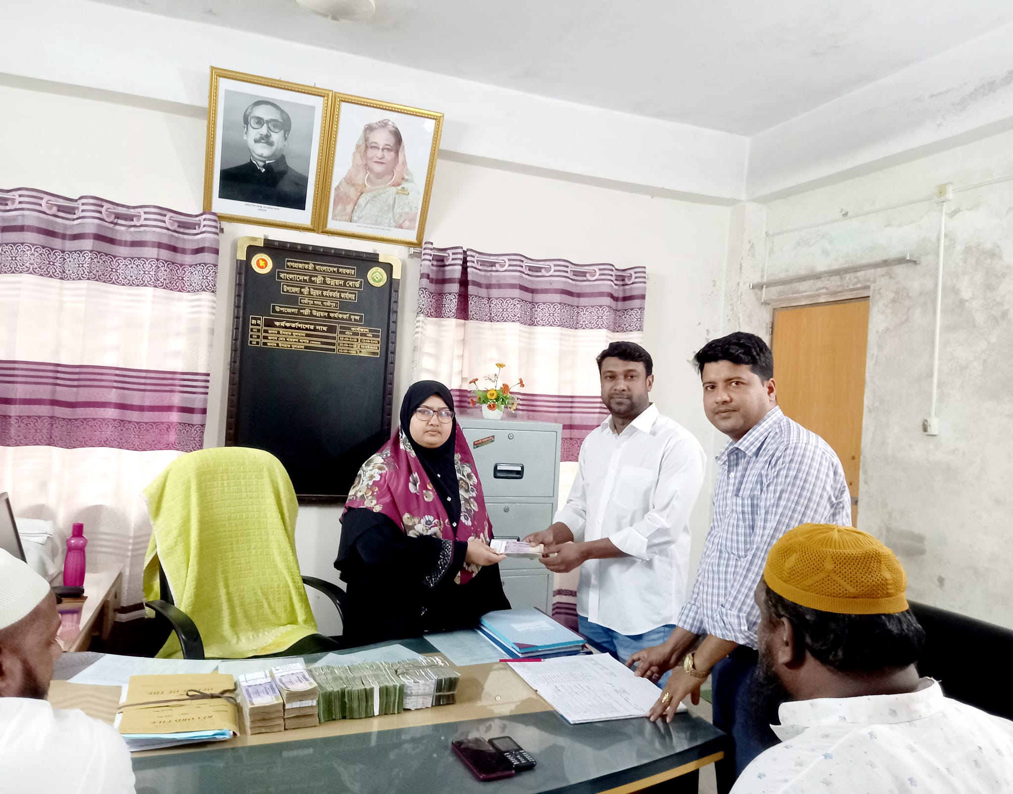 ইউসিসিএলি. এর ঋণ বিতরণ ছবি