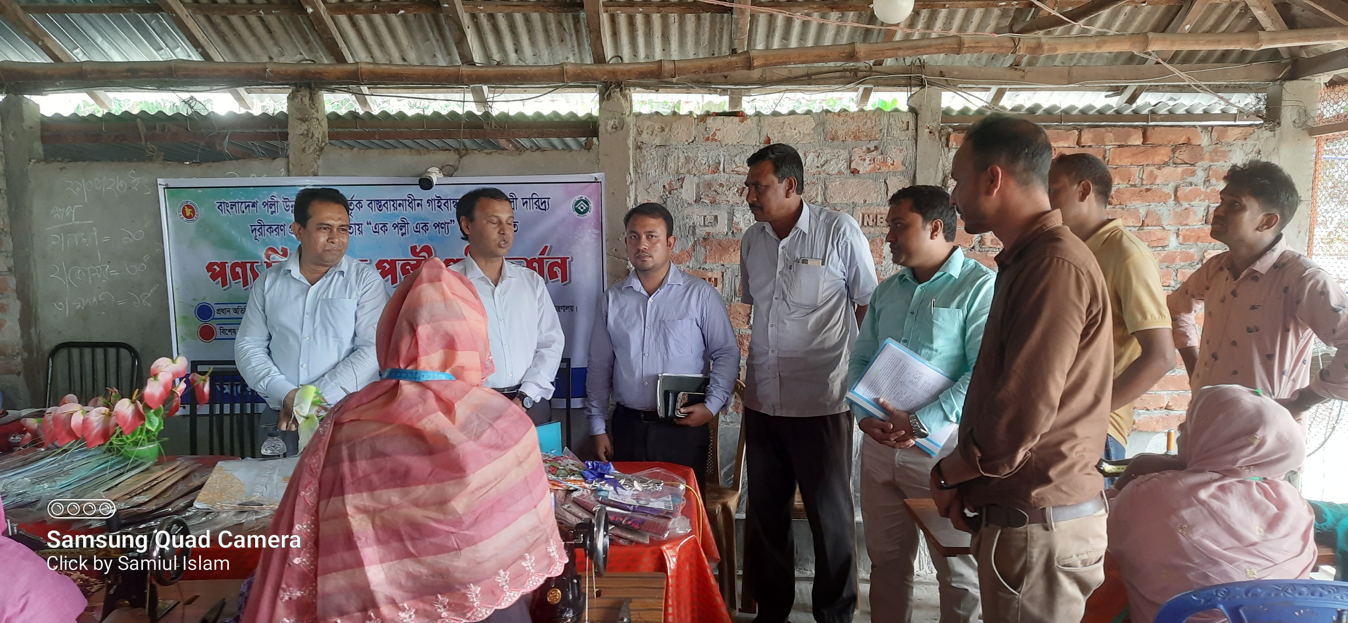 সাঘাটা উপজেলার আব্দুল্লারপাড়া দর্জি পল্লীর ছবি