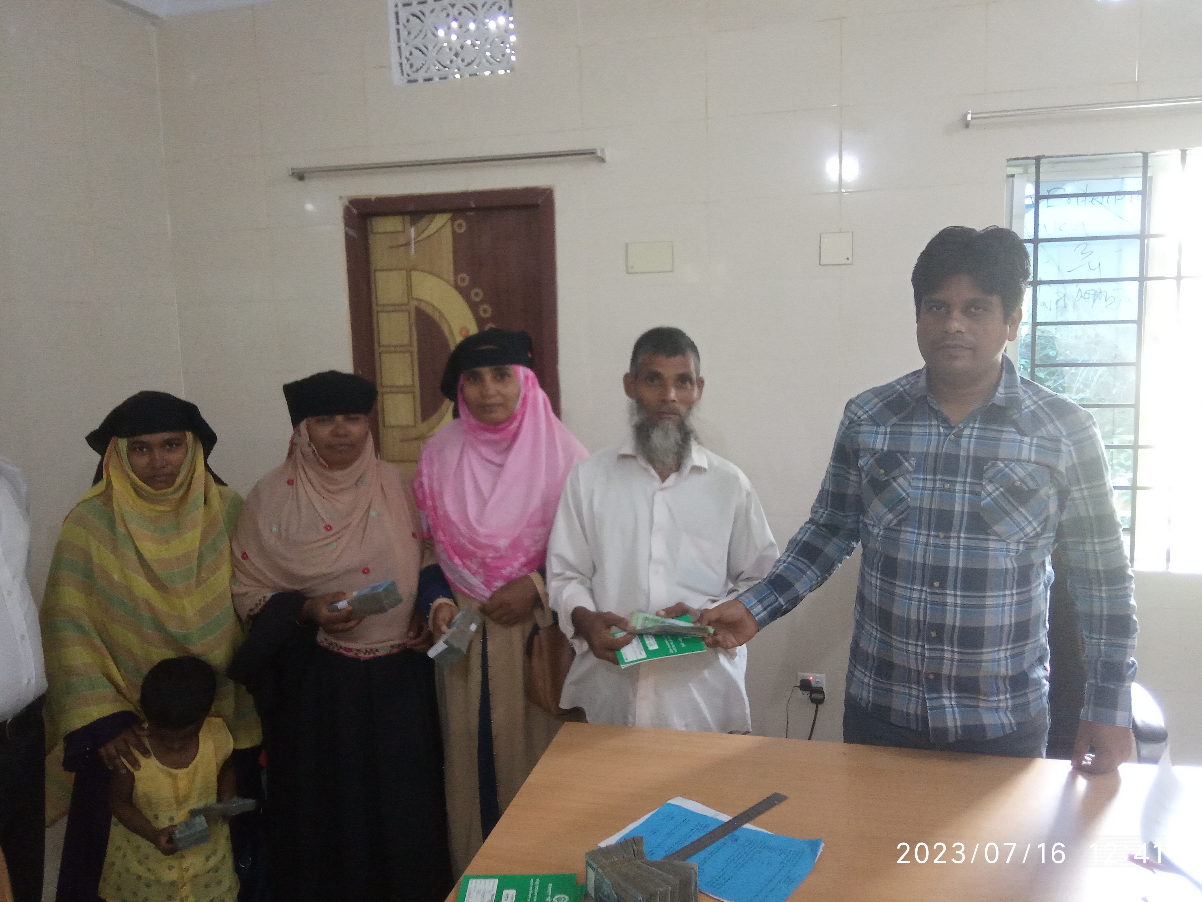 ঋণ বিতরণ