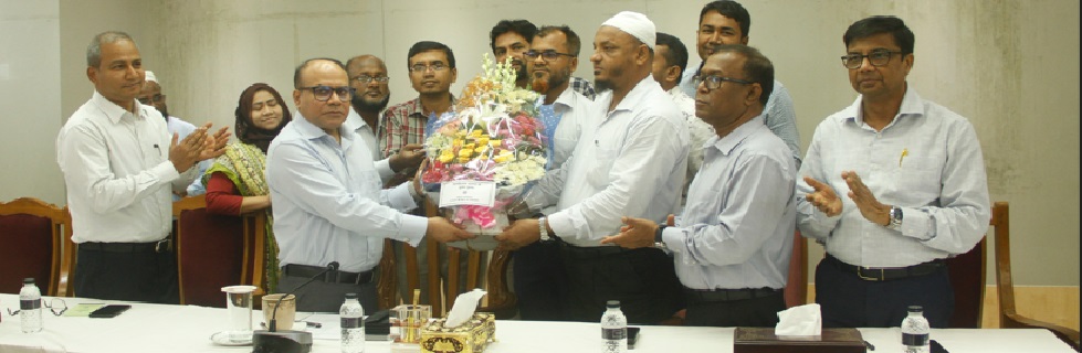 বিআরডিবি’র মহাপরিচালক হিসেবে দায়িত্ব গ্রহণ করায় বিআরডিবি’র কর্মকর্তাগণের পক্ষ থেকে সরদার মোঃ কেরামত আলী মহোদয়কে ফুলেল শুভেচ্ছা।