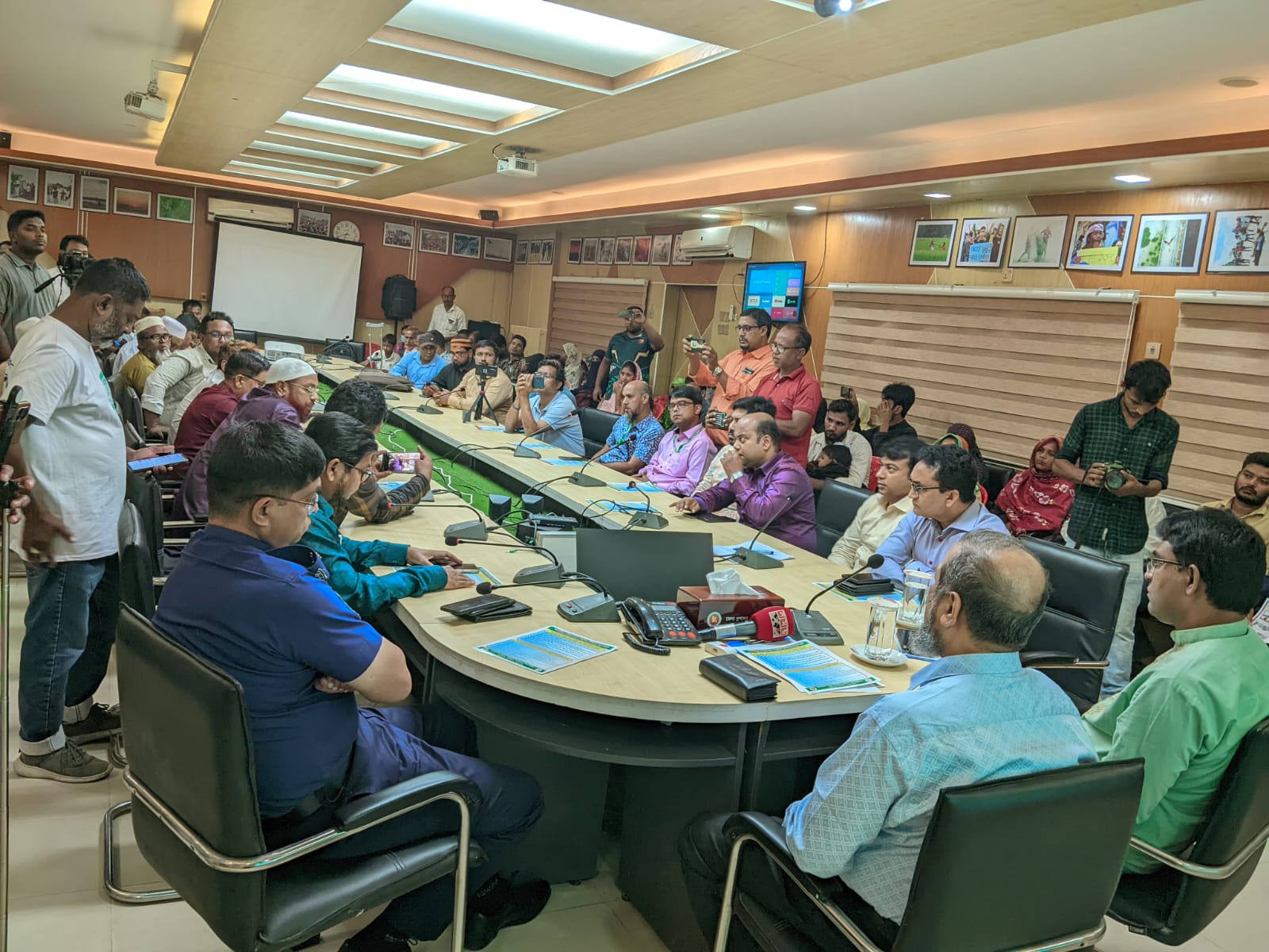 বাংলাদেশ সড়ক পরিবহন কর্তৃপক্ষ (বিআরটিএ) এর সুযোগ্য চেয়ারম্যান জনাব আবু মমতাজ সাদ উদ্দিন আহমেদ স্যার অদ্য ২৫.১০.২০২৫ খ্রি. তারিখ বিআরটিএ ট্রাস্টি বোর্ড কর্তৃক পঞ্চগড় জেলায় সংঘটিত সড়ক দুর্ঘটনায় ক্ষতিগ্রস্তদের মাঝে চেক বিতরণ অনুষ্ঠানে প্রধান অতিথি হিসেবে উপস্থিত ছিলেন।