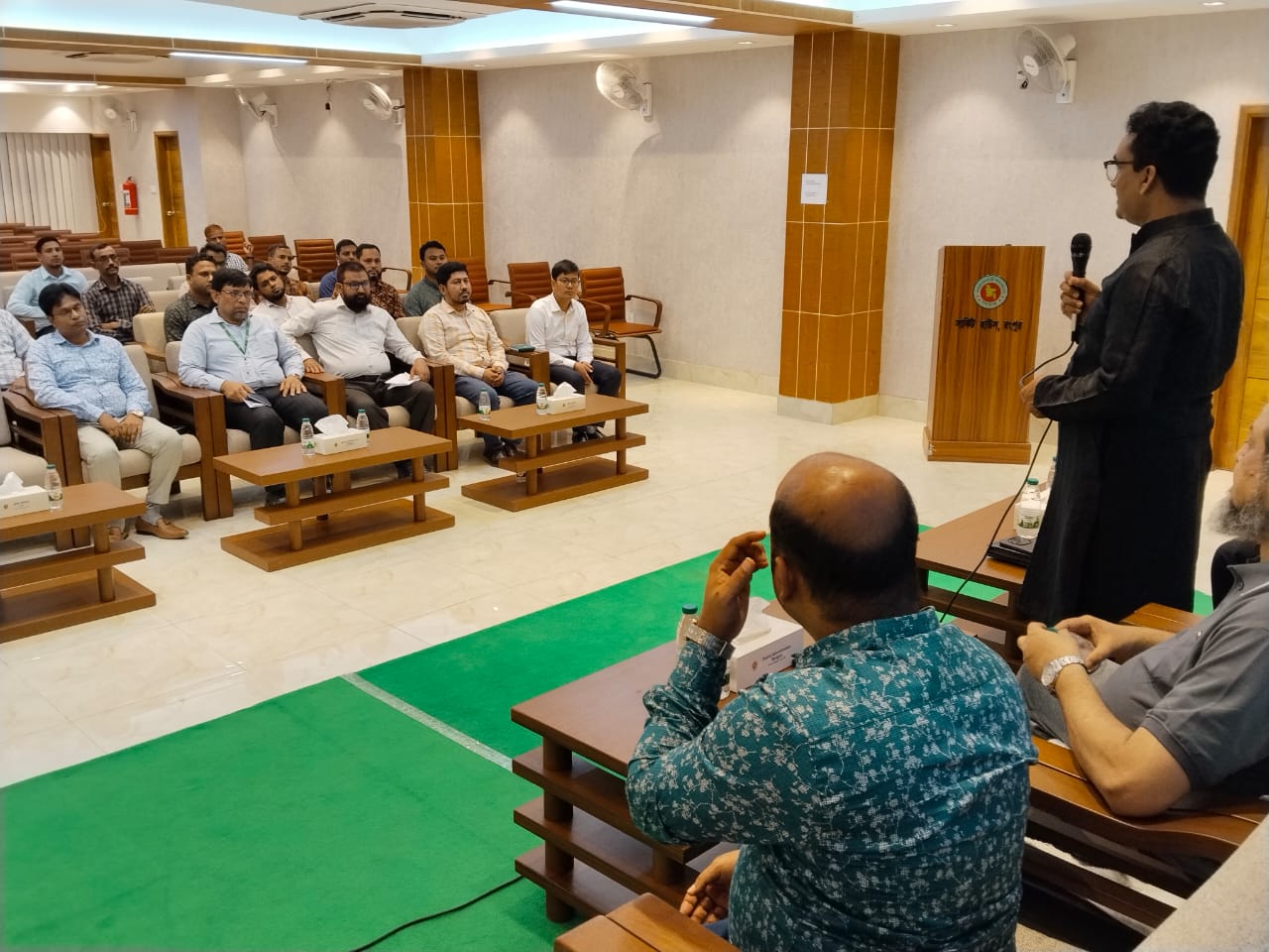 অদ্য ২৪.১০.২০২৫ খ্রি. তারিখ সন্ধ্যা ০৬:০০ ঘটিকায় বাংলাদেশ সড়ক পরিবহন কর্তৃপক্ষ (বিআরটিএ) রংপুর বিভাগের সকল কর্মকর্তা-কর্মচারীদের অংশগ্রহণে মতবিনিময় সভা অনুষ্ঠিত হয়। উক্ত সভায় প্রধান অতিথি হিসেবে উপস্থিত ছিলেন বিআরটিএ এর সুযোগ্য চেয়ারম্যান জনাব আবু মমতাজ সাদ উদ্দিন আহমেদ স্যার।