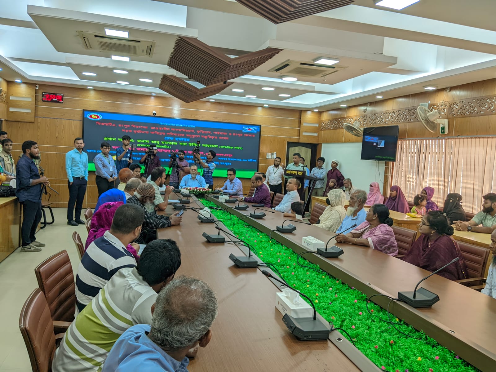 বাংলাদেশ সড়ক পরিবহন কর্তৃপক্ষ (বিআরটিএ) এর সুযোগ্য চেয়ারম্যান জনাব আবু মমতাজ সাদ উদ্দিন আহমেদ স্যার অদ্য ২৫.১০.২০২৫ খ্রি. তারিখ বিআরটিএ ট্রাস্টি বোর্ড কর্তৃক রংপুর জেলায় সংঘটিত সড়ক দুর্ঘটনায় ক্ষতিগ্রস্তদের মাঝে চেক বিতরণ অনুষ্ঠানে প্রধান অতিথি হিসেবে উপস্থিত ছিলেন।