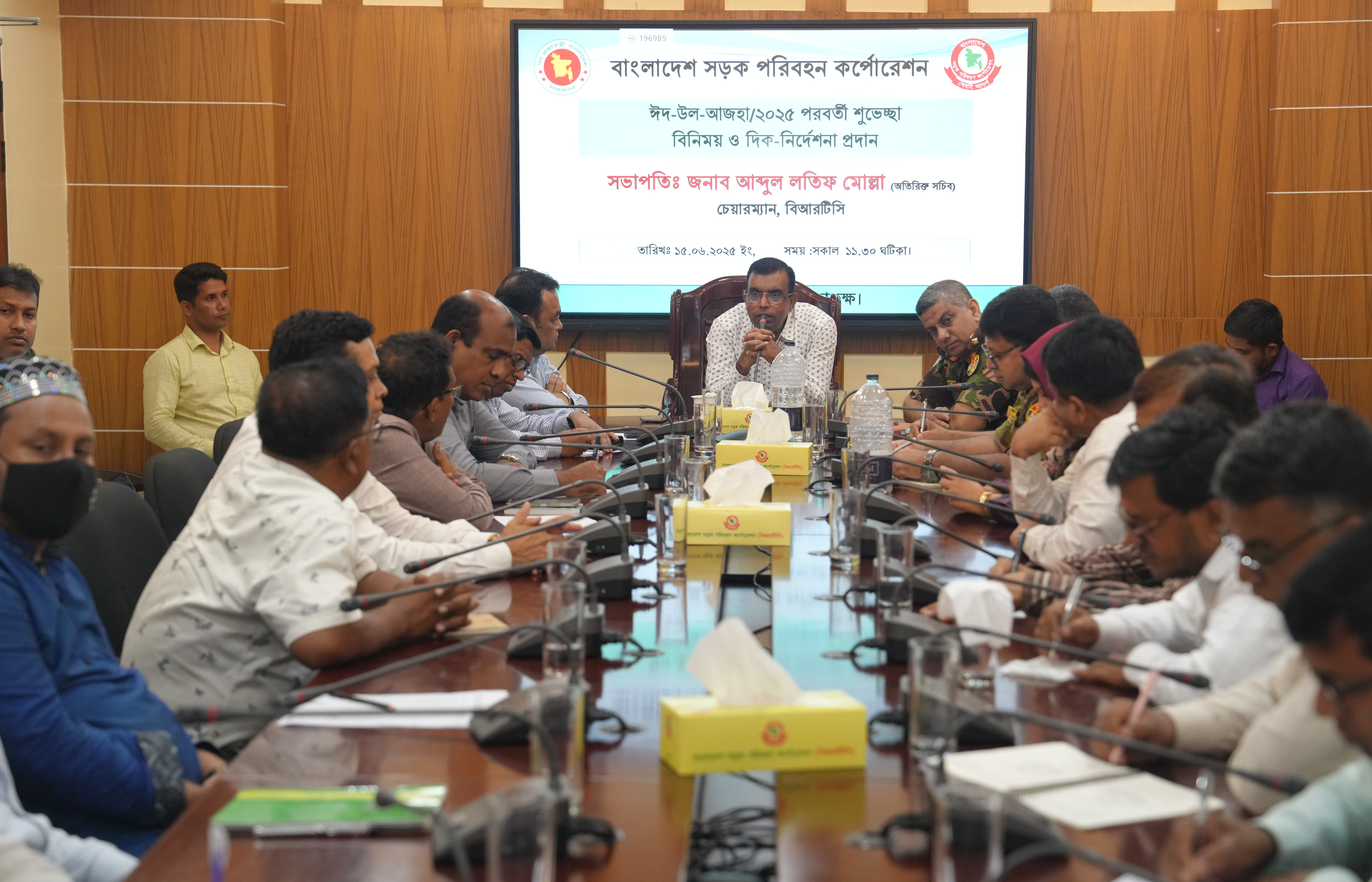 ১৫/০৬/২০২৫ খ্রিঃ তারিখ রোজ রবিবার কর্পোরেশনের কর্মকর্তা-কর্মচারীদের সাথে ঈদ-ঊল-আযহা/২০২৫ পরবর্তী শুভেচ্ছা বিনিময় ও দিক নির্দেশনা প্রদান করেন জনাব আব্দুল লতিফ মোল্লা (অতিরিক্ত সচিব), চেয়ারম্যান ,বিআরটিসি।