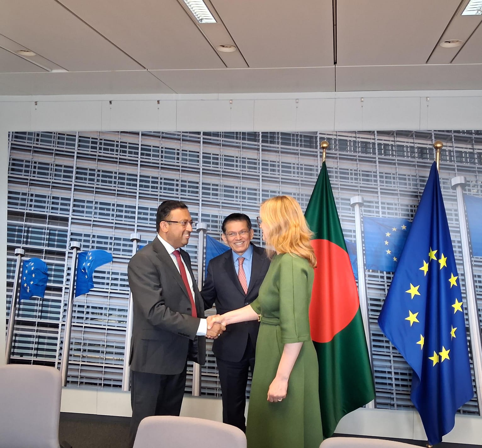 Meeting between Hon’ble Foreign Minister of Bangladesh H.E. Dr. Khalilur Rahman and H.E. Ms. Ekaterina Zaharieva, Commissioner for Startups, Research and Innovation of the European Commission, in Brussels at Berlaymont
