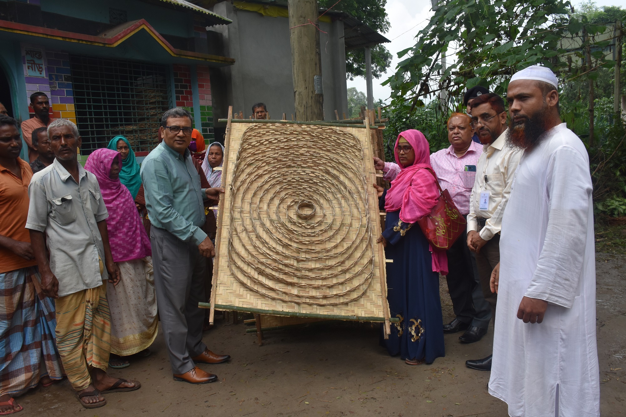 বস্ত্র ও পাট মন্ত্রণালয়ের সচিব মহোদয়ের চন্দ্রকী বিতরণ