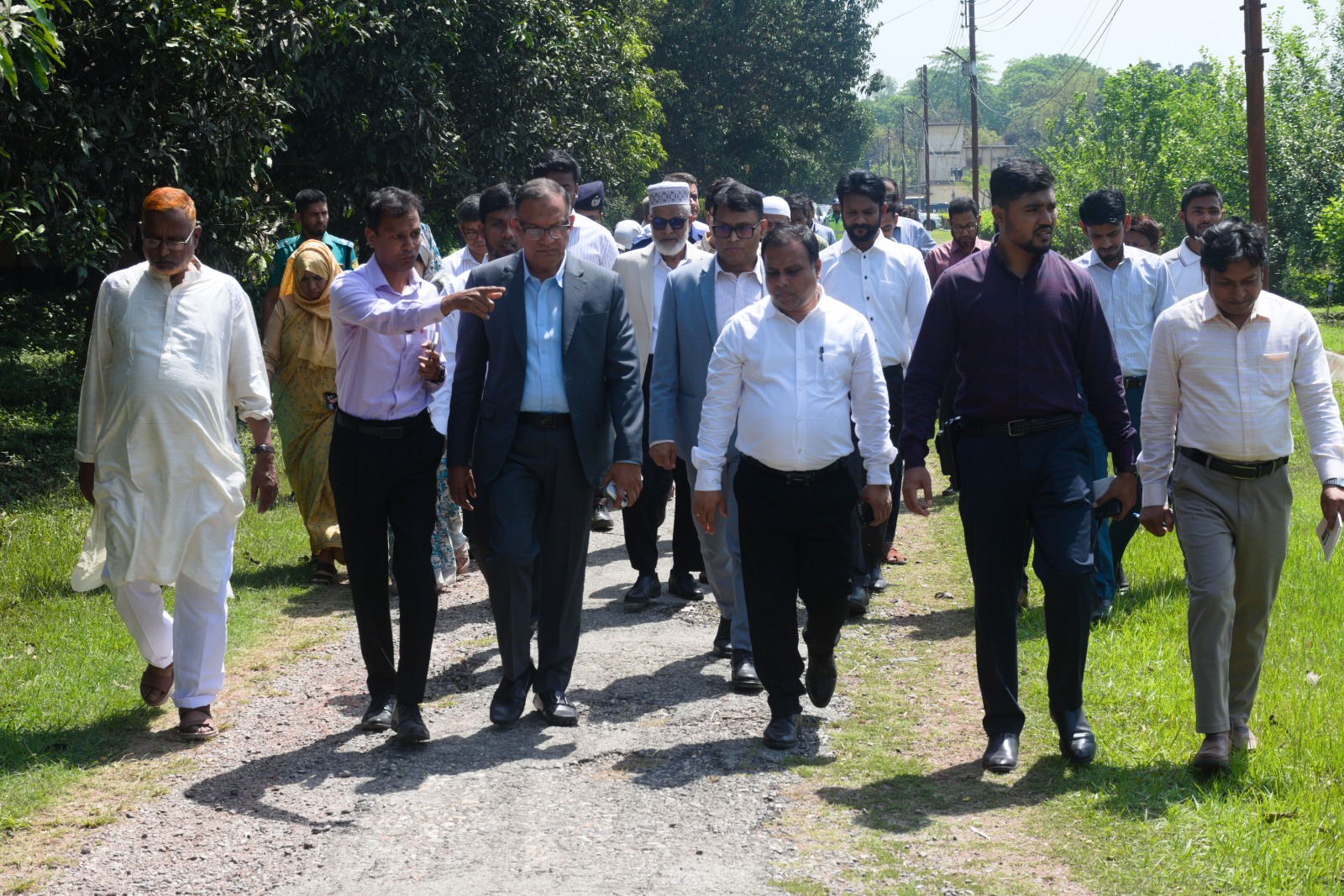 বস্ত্র ও পাট মন্ত্রণালয়ের মাননীয় প্রতিমন্ত্রী জনাব মো: শরীফুল আলম, এমপি মহোদয়ের রেশম বোর্ড পরিদর্শন