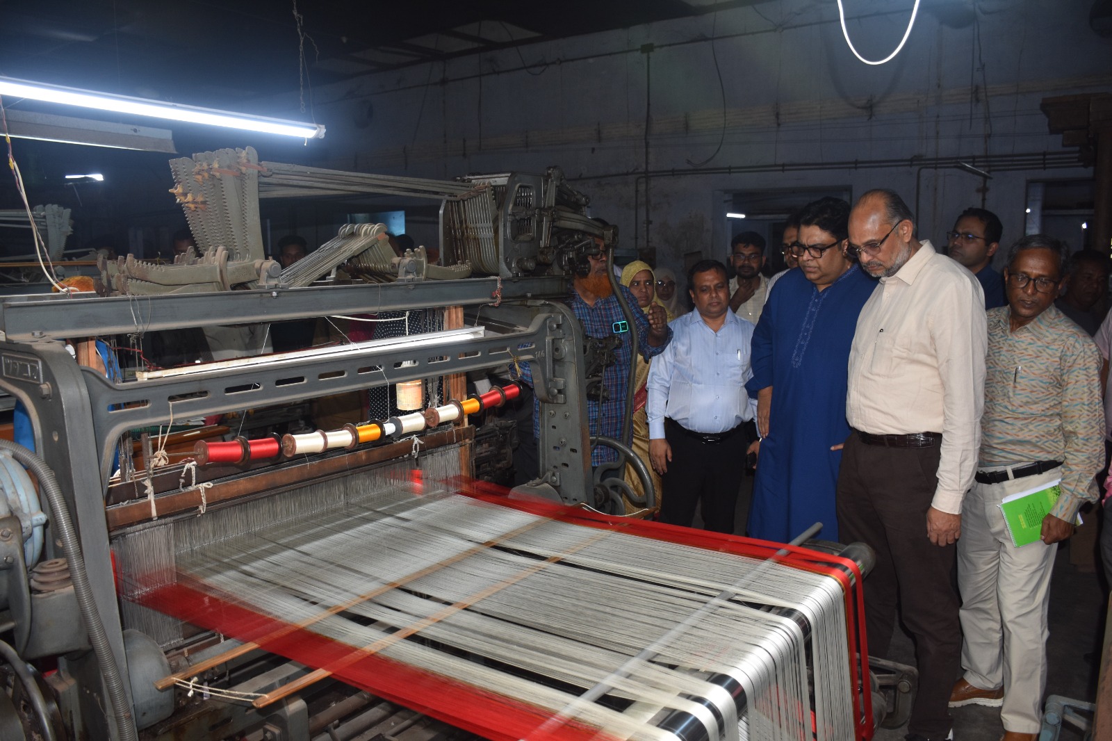 মাননীয় প্রধানমন্ত্রীর দুই উপদেষ্টা মহোদয়ের রাজশাহী রেশম কারখানা পরিদর্শন।