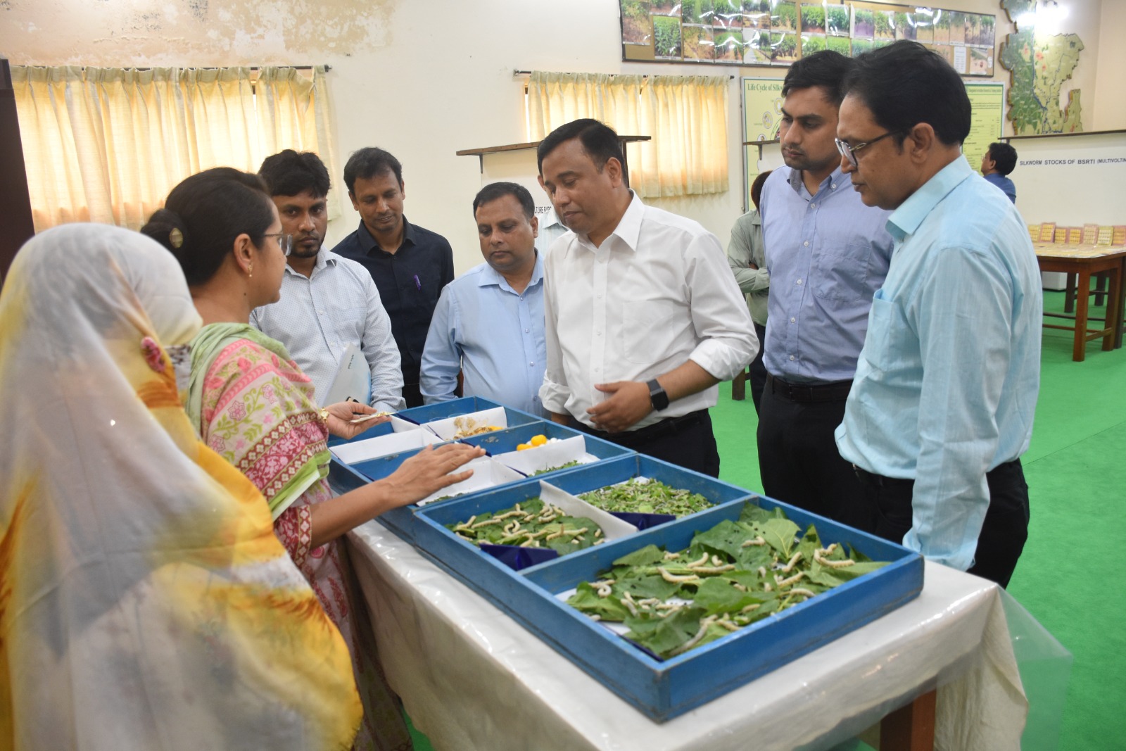 “জাপানী বিশেষজ্ঞ দলের সাথে মাননীয় প্রধানমন্ত্রীর বিশেষ সহকারী (সচিব পদমর্যাদা) মহোদয়ের রেশম শিল্প উত্তরণ নিয়ে আলোচনা”