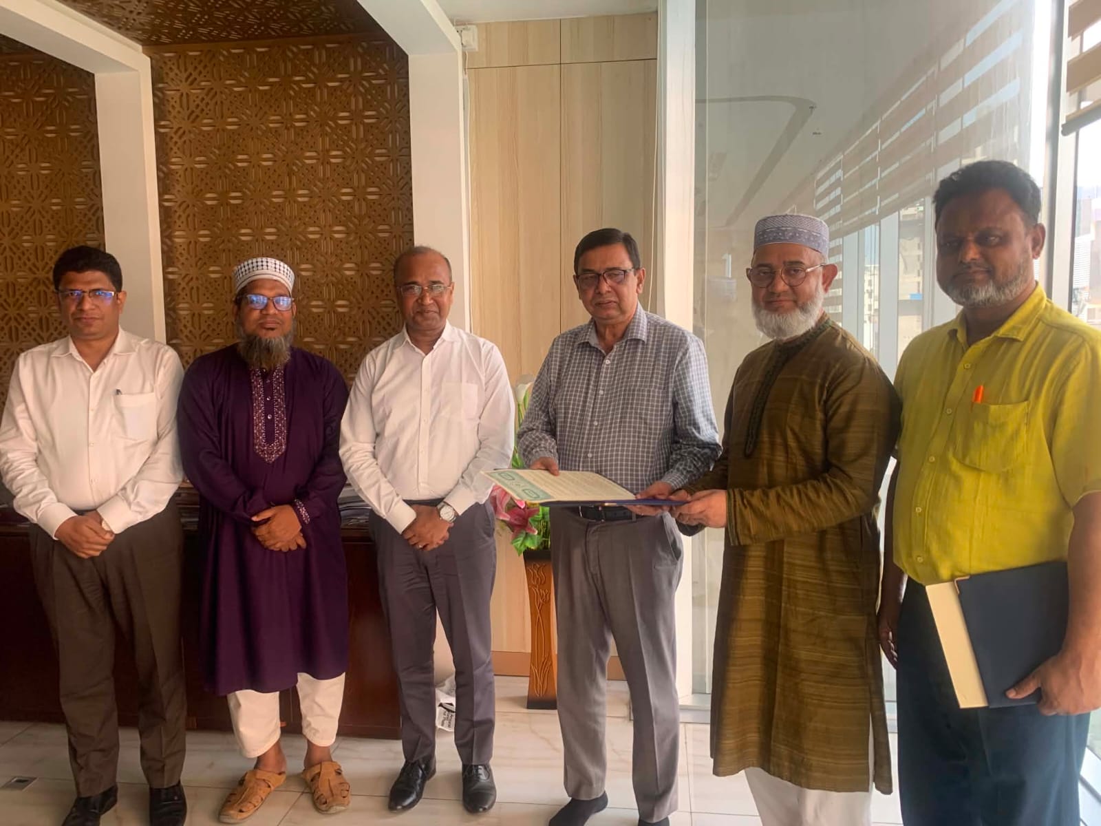 গত ২৫-০৮-২০২৬ খ্রি: তারিখে জীবন বীমা কর্পোরেশন এর সাথে বাংলাদেশ স্থলবন্দর কর্তৃপক্ষের গোষ্ঠী সাময়িক (টার্ম) বীমা চুক্তিপত্র স্বাক্ষর।