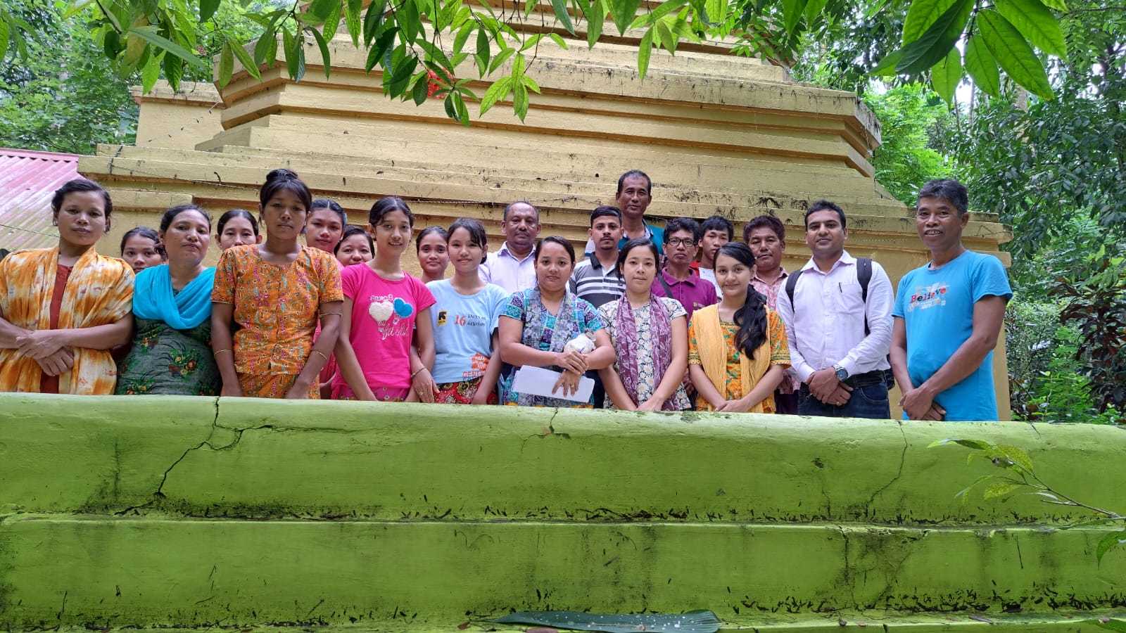 বরগুনা জেলার তালতলী উপজেলায় বসবাসরত ক্ষুদ্র নৃ-গোষ্ঠীদের ৫(পাঁচ) দিন ব্যাপী মাশরুম চাষ বিষয়ক প্রশিক্ষণ পরবর্তী গ্রুপ চিত্র