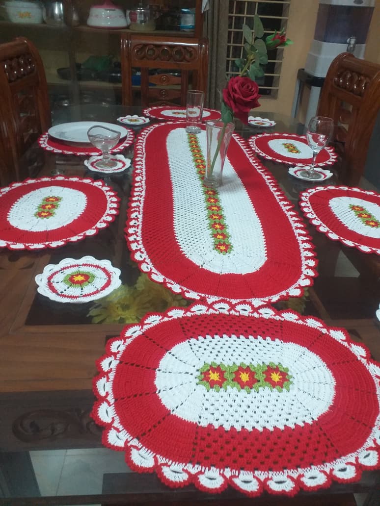 স্থানীয় হাতে তৈরি পণ্য