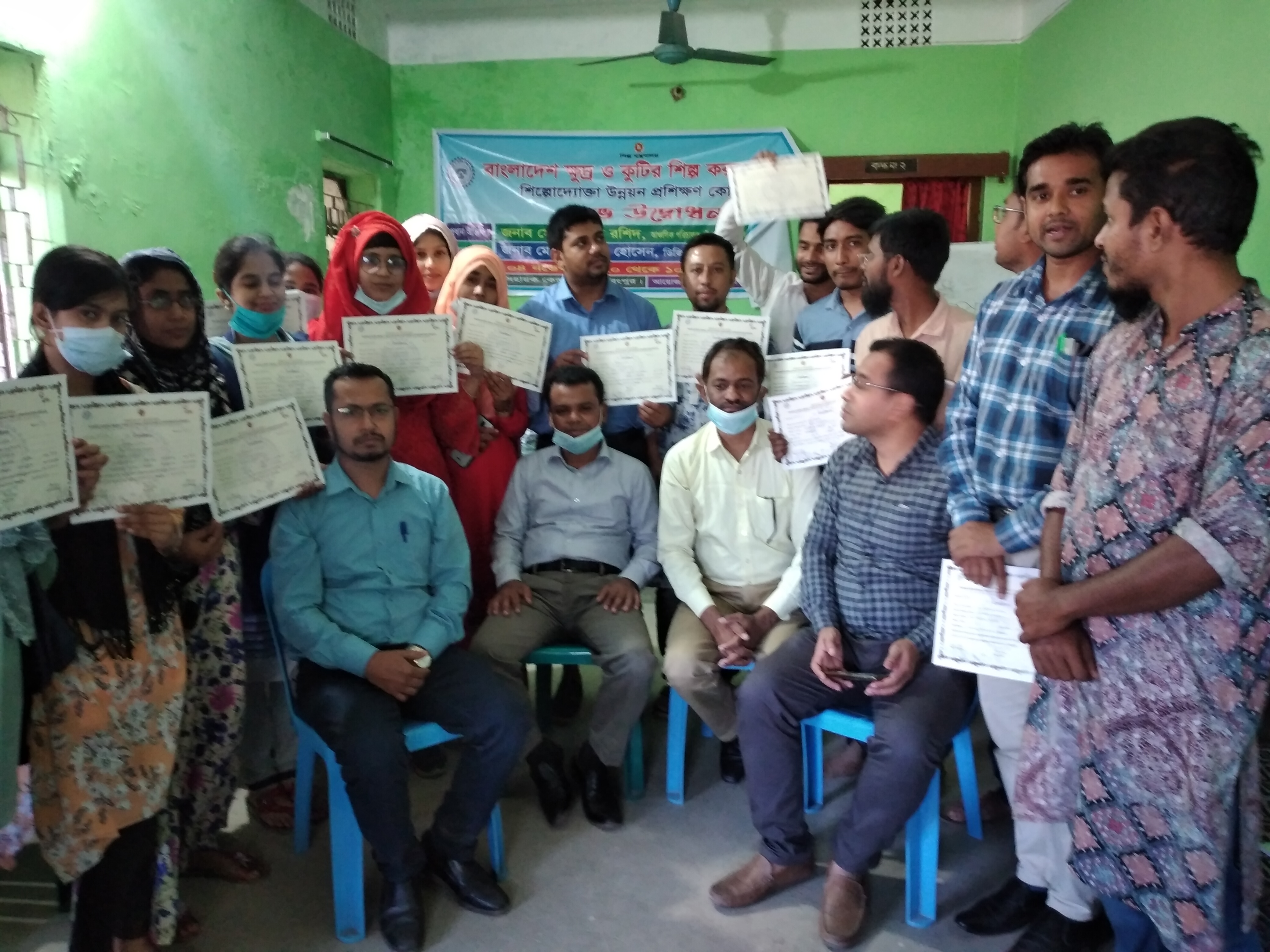 প্রশিক্ষণ শেষে সনদ প্রদান