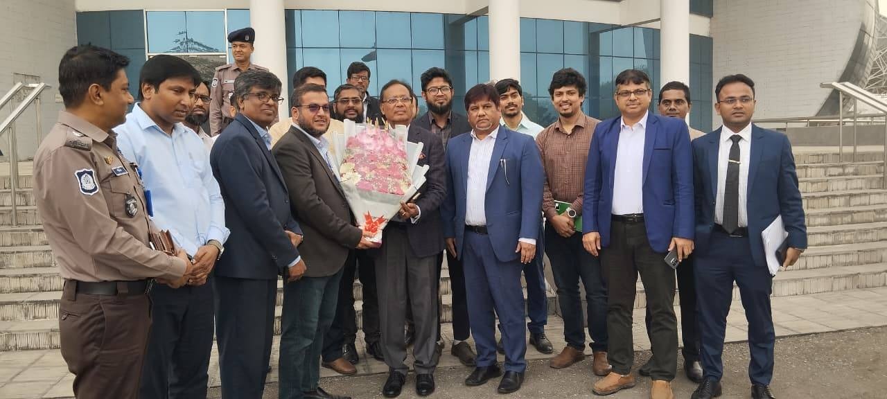 ডাক, টেলিযোগাযোগ ও তথ্যপ্রযুক্তি মন্ত্রণালয় এবং বিজ্ঞান ও প্রযুক্তি মন্ত্রণালয়ের মন্ত্রী ফকির মাহবুব আনাম বাংলাদেশ স্যাটেলাইট কোম্পানি লিমিটেড (বিএসসিএল) -এর গাজীপুর প্রাইমারি গ্রাউন্ড স্টেশন পরিদর্শন করেন।