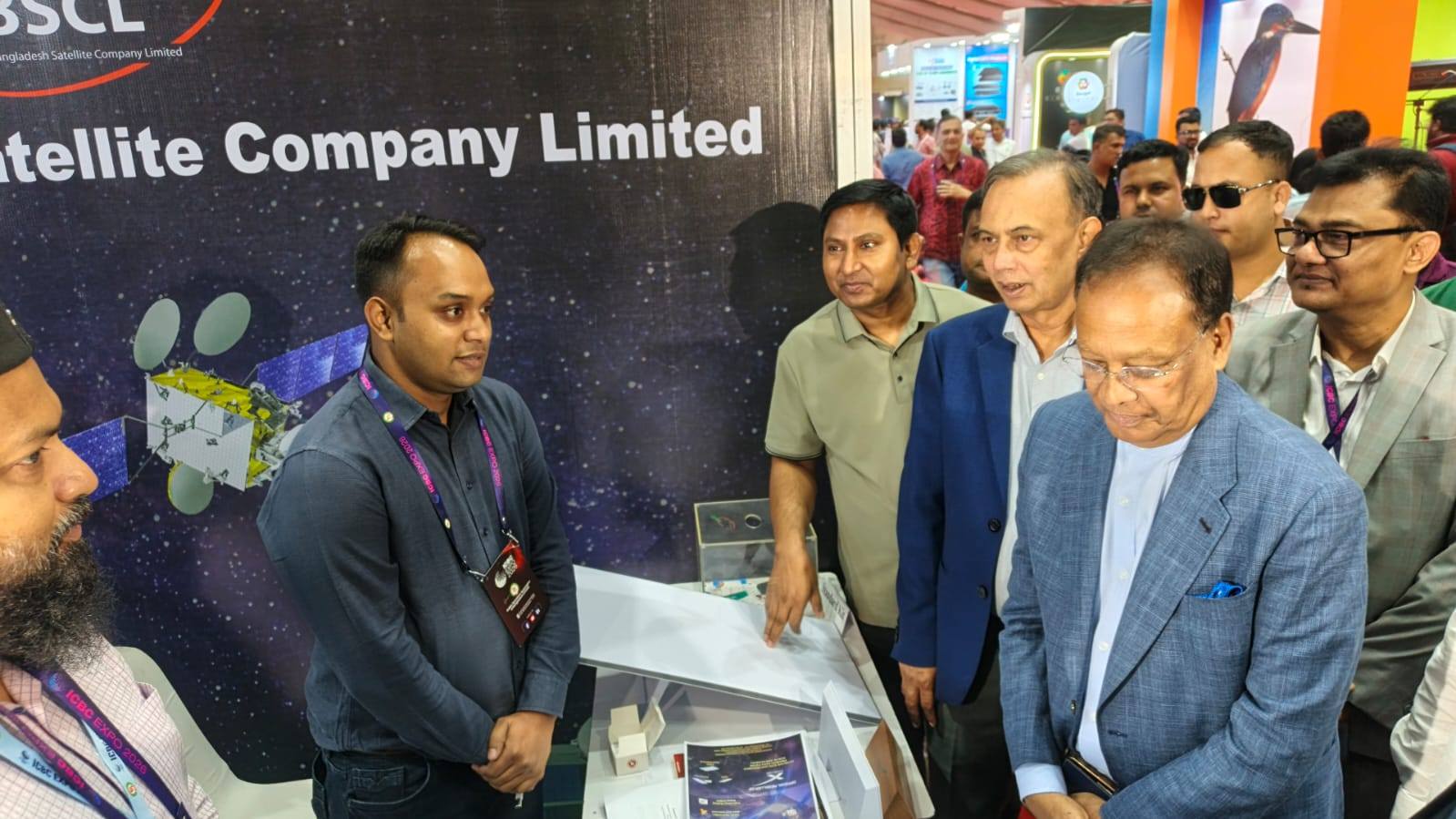 ০৯ মে, বাংলাদেশ স্যাটেলাইট কোম্পানি লিমিটেড (BSCL) এর স্টল পরিদর্শন করেন ডাক, টেলিযোগাযোগ ও তথ্যপ্রযুক্তি মন্ত্রণালয় এবং বিজ্ঞান ও প্রযুক্তি মন্ত্রণালয়ের মাননীয় মন্ত্রী ফকির মাহবুব আনাম।