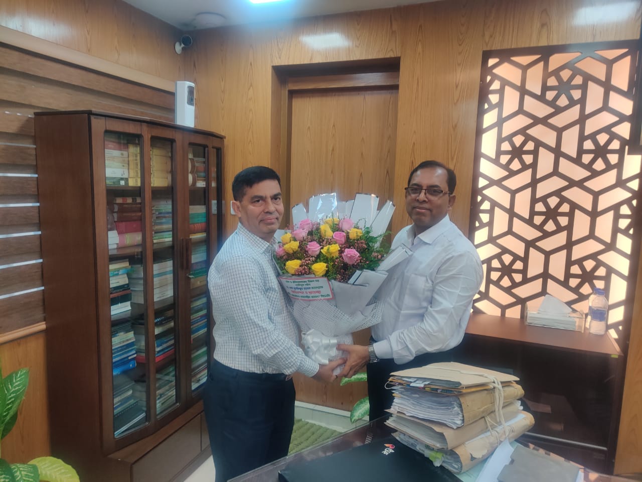 জনাব ড. মোঃ মুশফিকুর রহমান, ডাক ও টেলিযোগাযোগ বিভাগ এর সচিব পদে যোগদান করায় বাংলাদেশ সাবমেরিন ক্যাবলস পিএলসি এর পক্ষ থেকে "উষ্ণ অভিনন্দন ও শুভেচ্ছা"