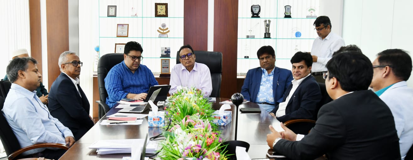 ডাক, টেলিযোগাযোগ ও তথ্যপ্রযুক্তি মন্ত্রণালয়ের মাননীয় মন্ত্রী জনাব ফকির মাহবুব আনাম-এর উপস্থিতিতে প্রধান কার্যালয়ের সভাকক্ষে অনুষ্ঠিত মতবিনিময় সভার কিছু স্থিরচিত্র।