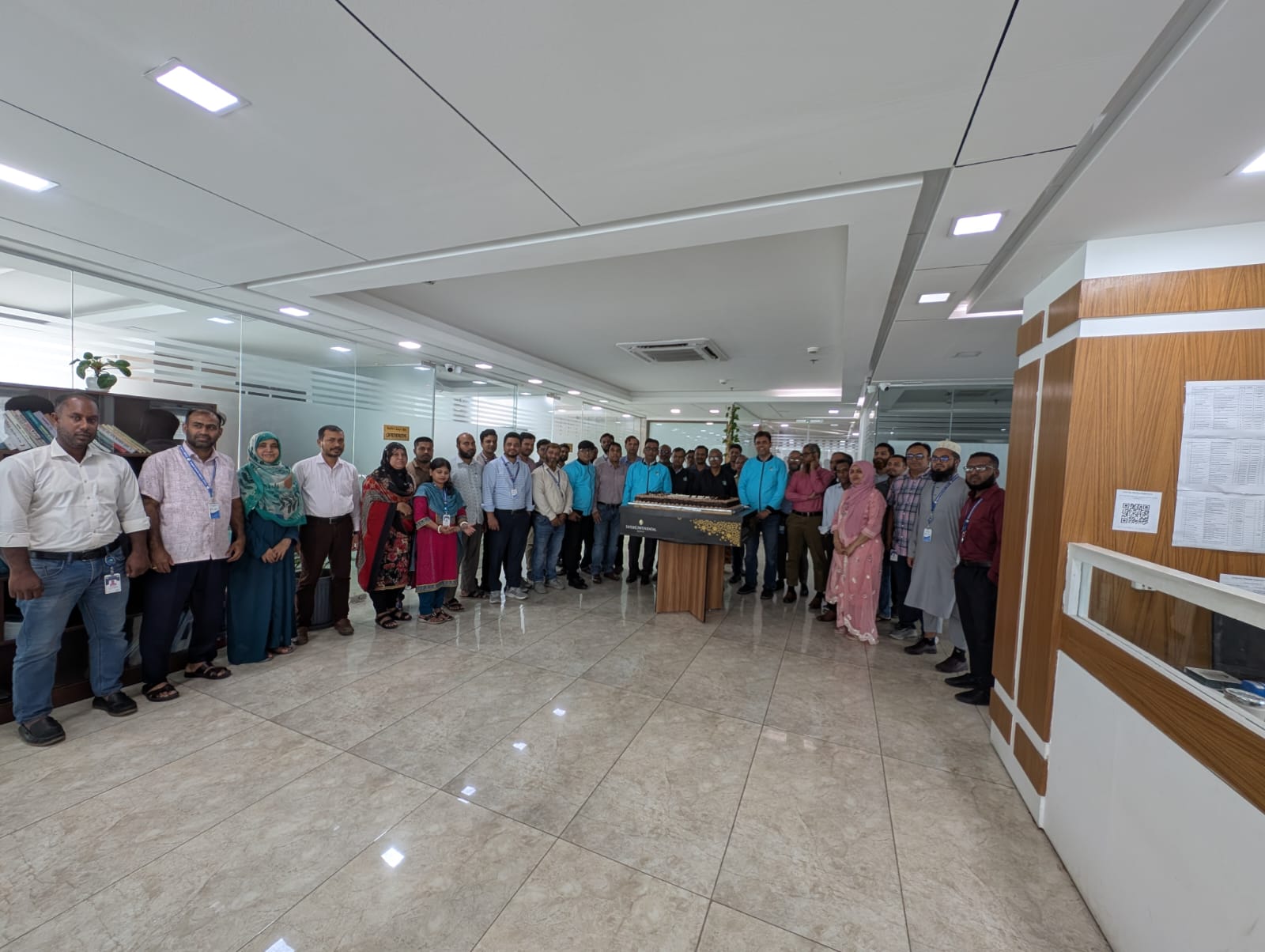 ২০০৬ সালের এই দিনে তৎকালীন প্রধানমন্ত্রী বেগম খালেদা জিয়া দেশের প্রথম সাবমেরিন ক্যাবল স্টেশন উদ্বোধন করেন। এর মাধ্যমে বাংলাদেশ প্রথমবারের মতো বৈশ্বিক তথ্যপ্রযুক্তি মহাসড়কের সাথে সরাসরি সংযুক্ত হয় এবং ডিজিটাল যুগে প্রবেশের এক নতুন দিগন্তের সূচনা ঘটে।