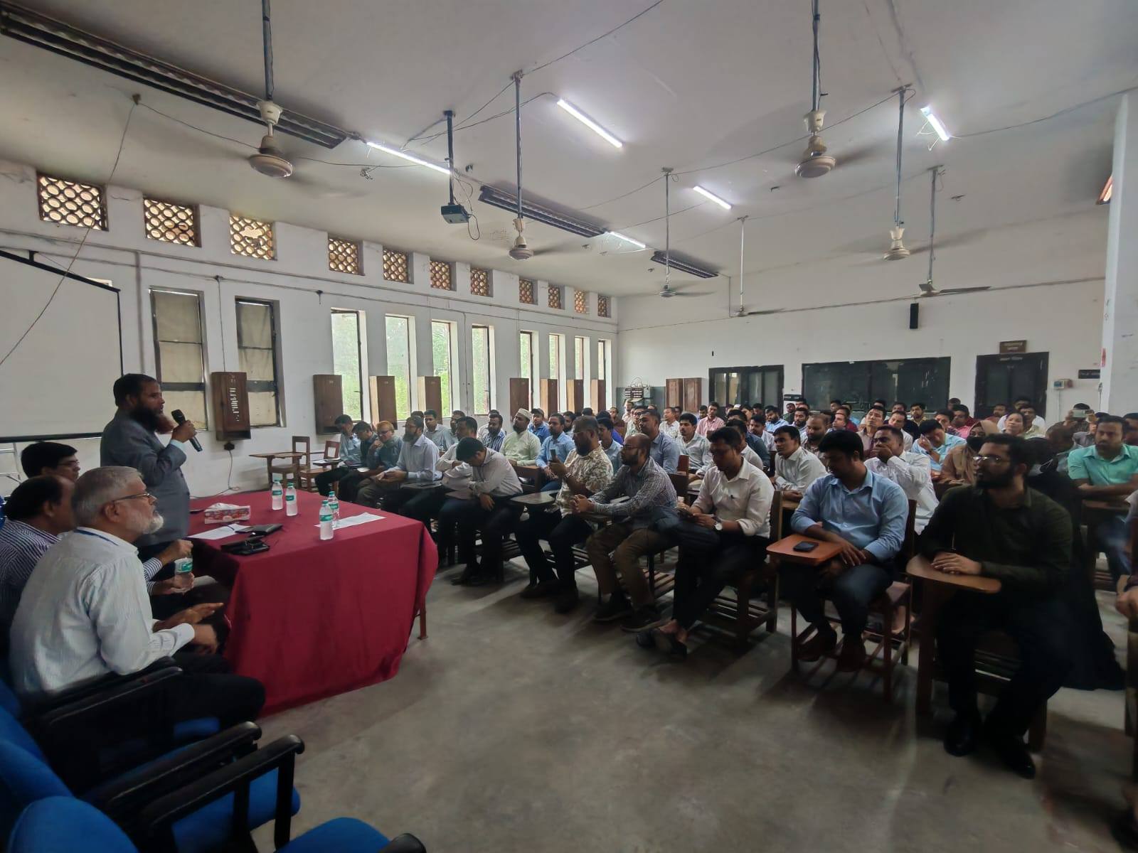 শিক্ষক-কর্মচারীদের সাথে মতবিনিময় সভা