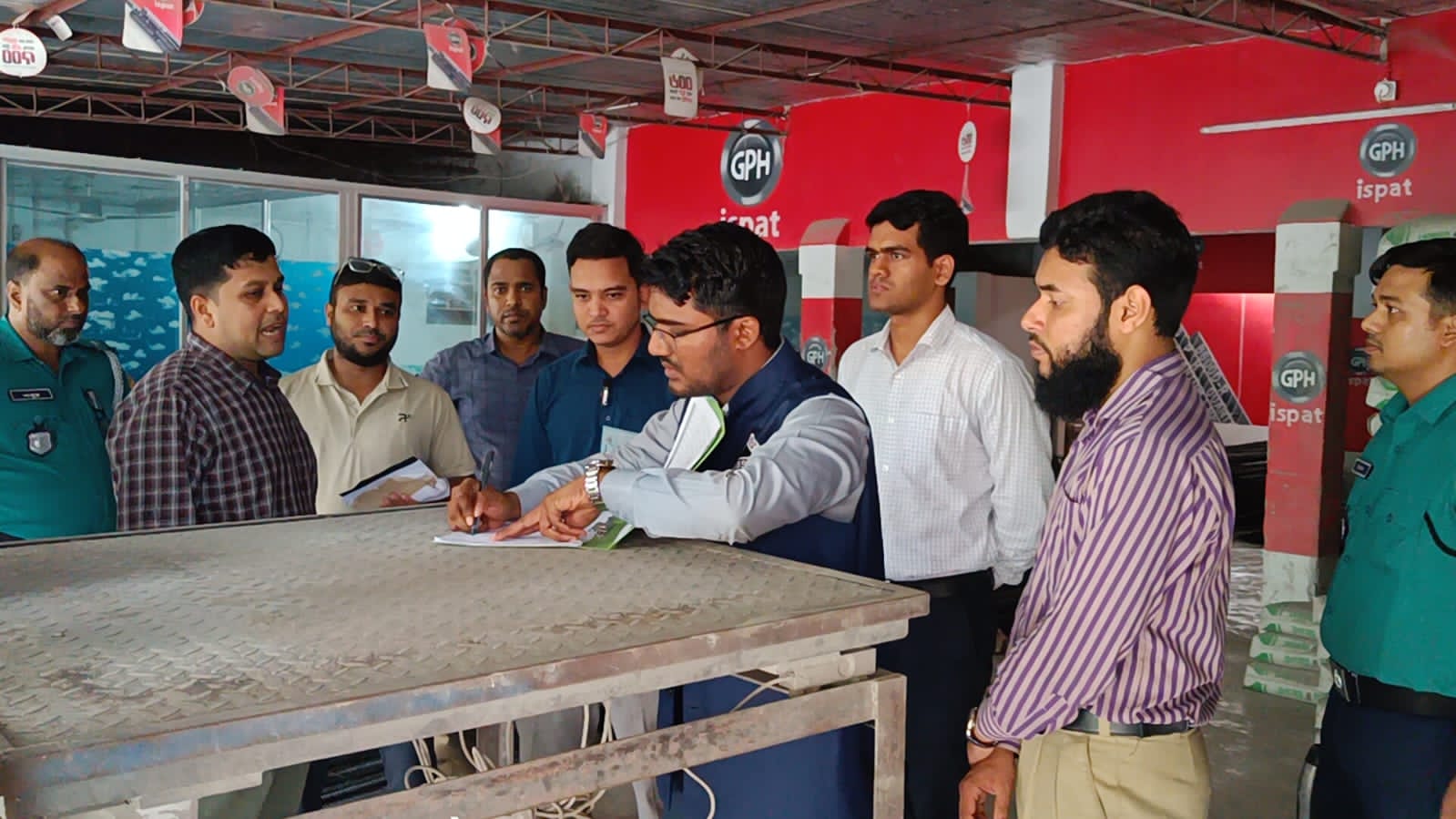 ভ্রাম্যমান আদালত (ওজন ও পরিমাপ মানদন্ড আইন, ২০১৮) স্থান: রাজশাহী সদর।