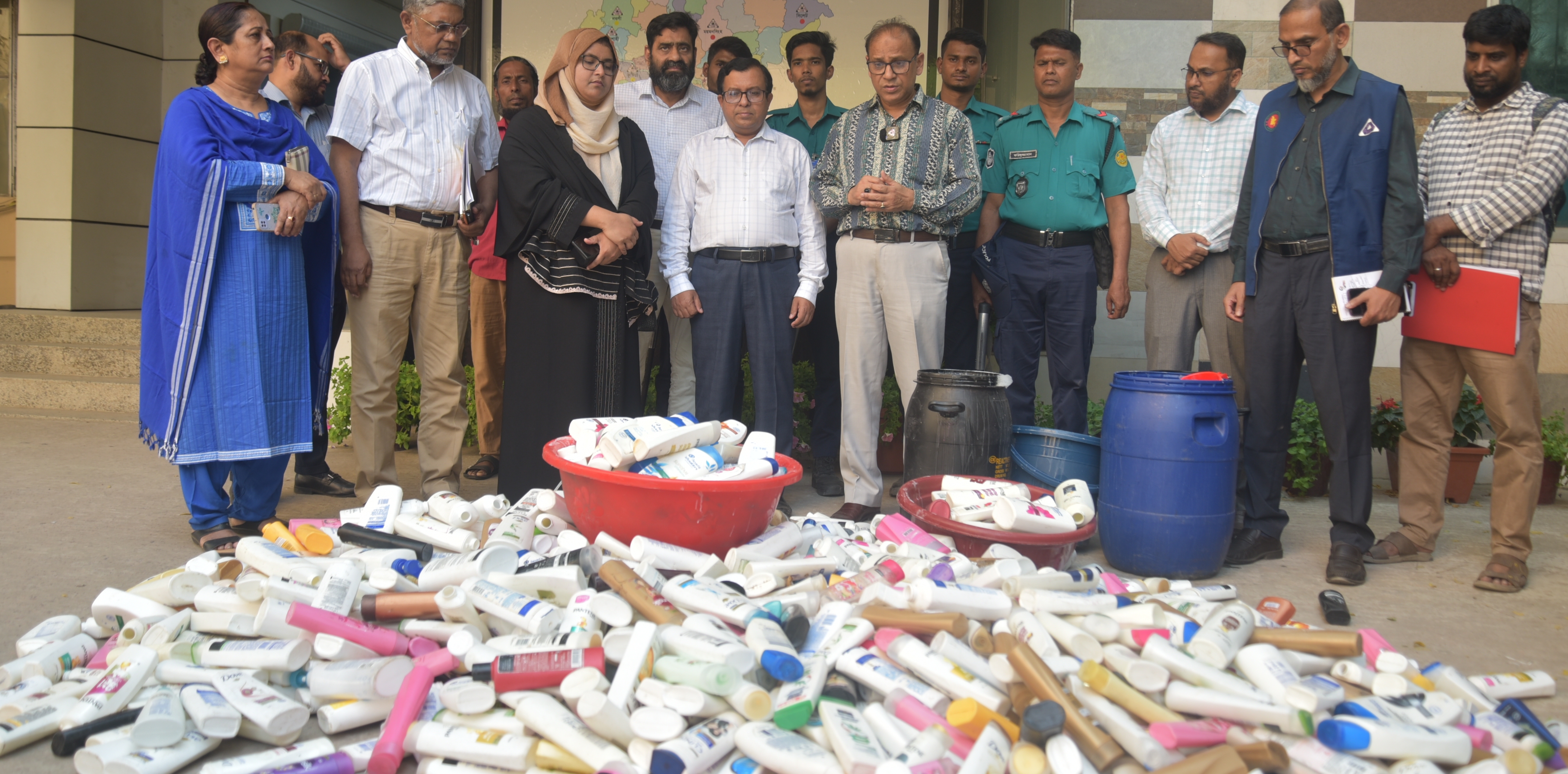 বিএসটিআই’র অভিযান, বিপুল পরিমাণ নকল কসমেটিকস জব্দপূর্বক ধ্বংস