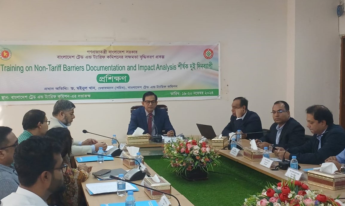 বাংলাদেশ ট্রেড এন্ড ট্যারিফ কমিশনের সক্ষমতা বৃদ্ধিকরণ প্রকল্পের আওতায় “Training on Non-Tariff Barriers Documentation and Impact Analysis” শীর্ষক দুই দিনব্যাপী প্রশিক্ষণ গত ১৯-২০ নভেম্বর ২০২৪ কমিশনের সভাকক্ষে অনুষ্ঠিত হয়। প্রশিক্ষণের উদ্বোধন করেন গণপ্রজাতন্ত্রী বাংলাদেশ সরকারে সচিব ও বাংলাদেশ ট্রেড এন্ড ট্যারিফ কমিশনের চেয়ারম্যান ড. মইনুল খান।
