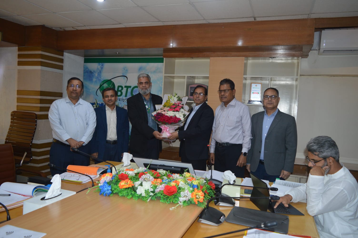 বিটিসিএল পরিচালনা পর্ষদের নতুন পরিচালকগণদের স্বাগত জানান বিটিসিএল পরিচালনা পর্ষদের সম্মানিত চেয়ারম্যান ও ডাক ও টেলিযোগাযোগ বিভাগের সম্মানিত সচিব ড. মোঃ মুশফিকুর রহমান